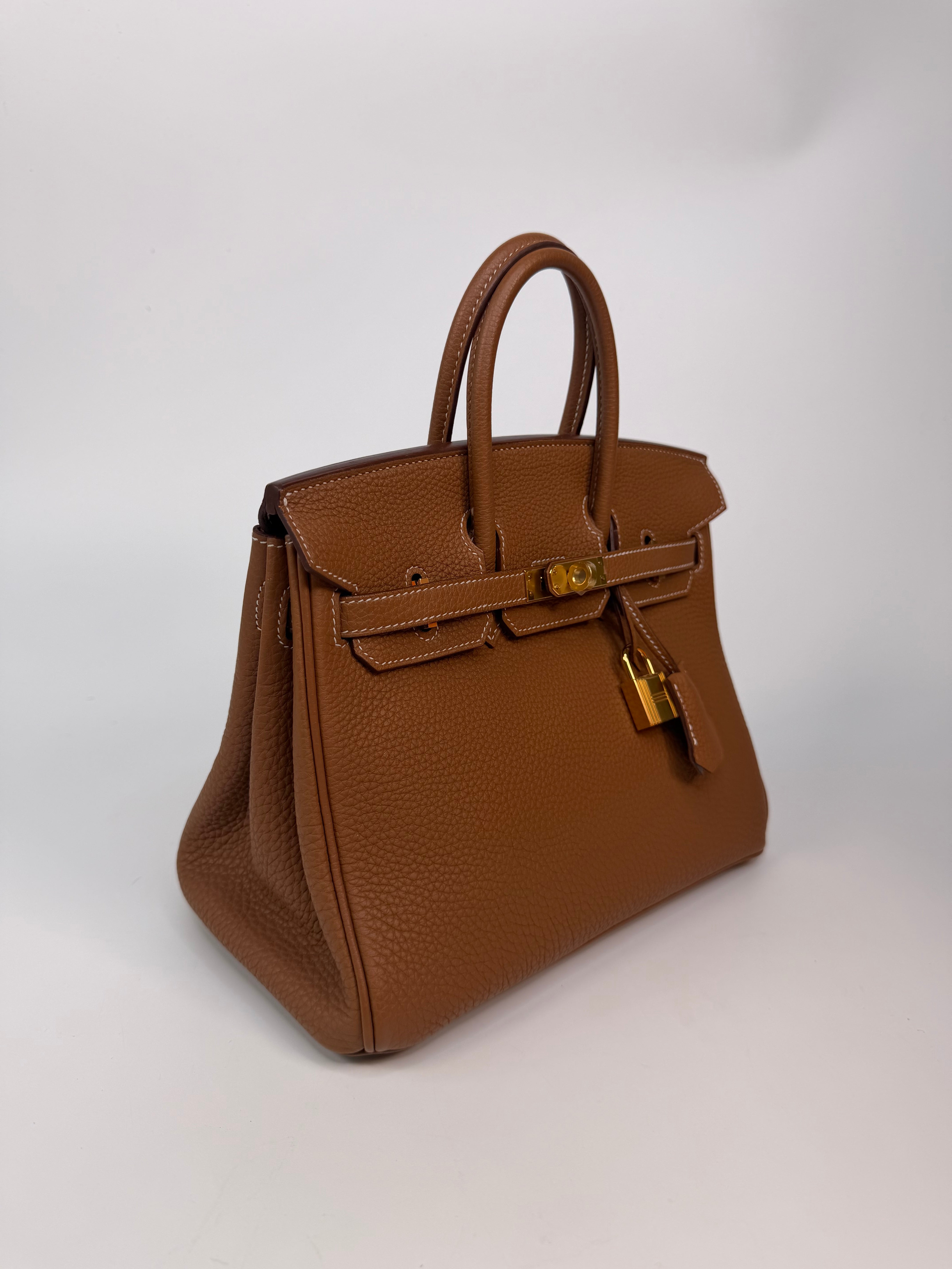 Hermès Birkin 25 In Gold Togo Leather With Gold Hardware. 100% authentic and preloved in excellent condition