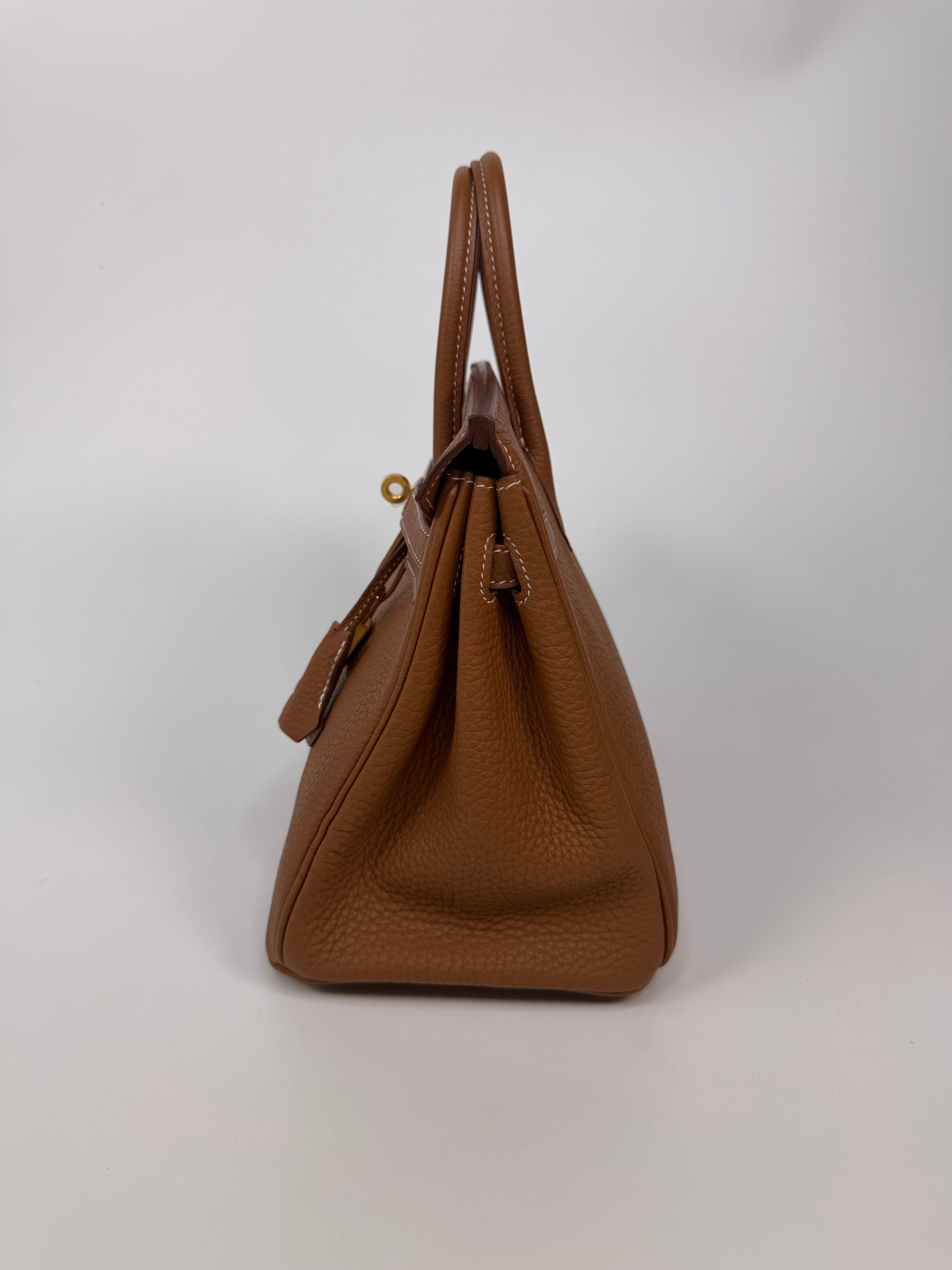 Hermès Birkin 25 In Gold Togo Leather With Gold Hardware. 100% authentic and preloved in excellent condition
