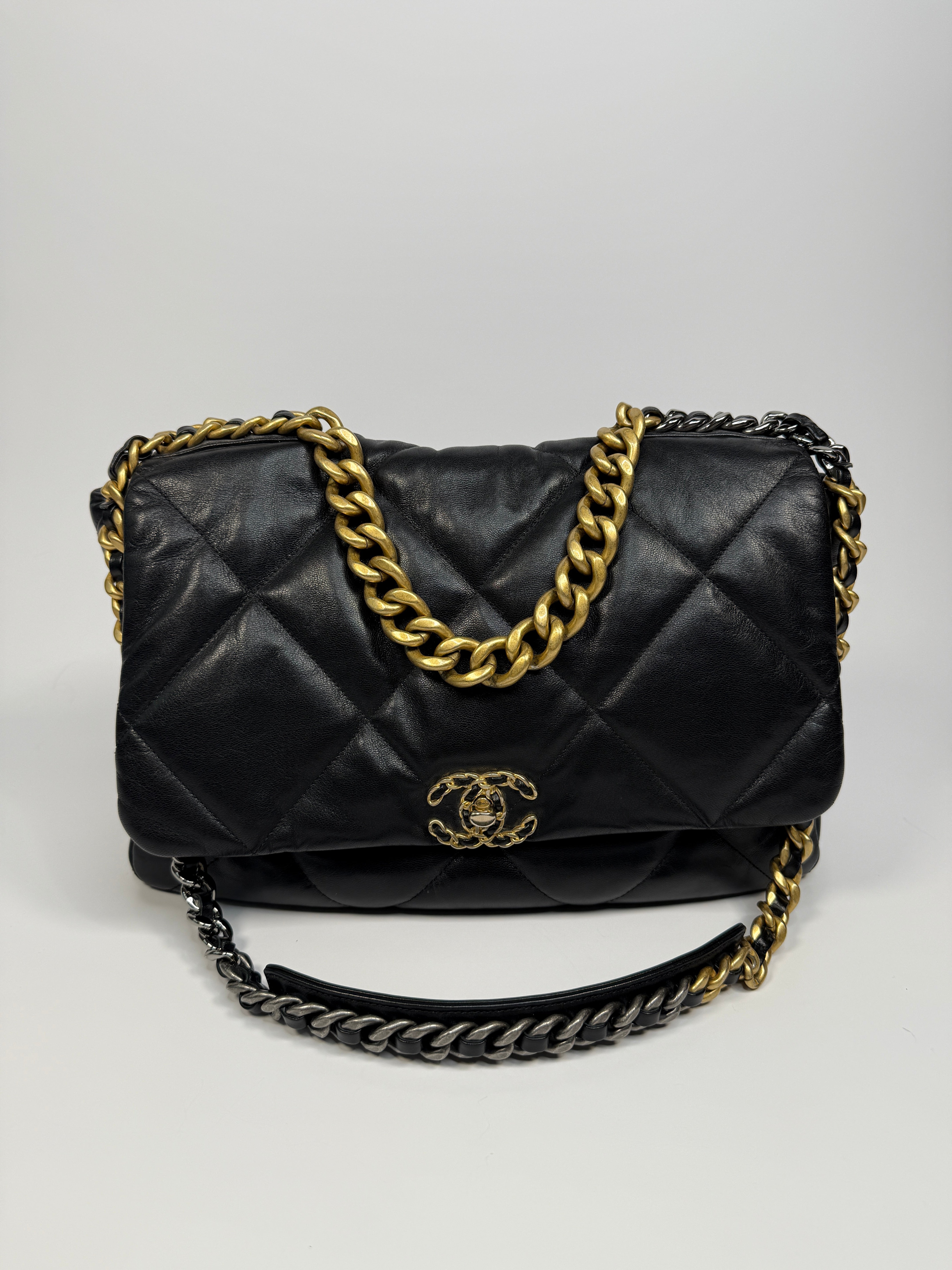 Chanel 19 Maxi Flap Bag
Pre Loved & Authentic