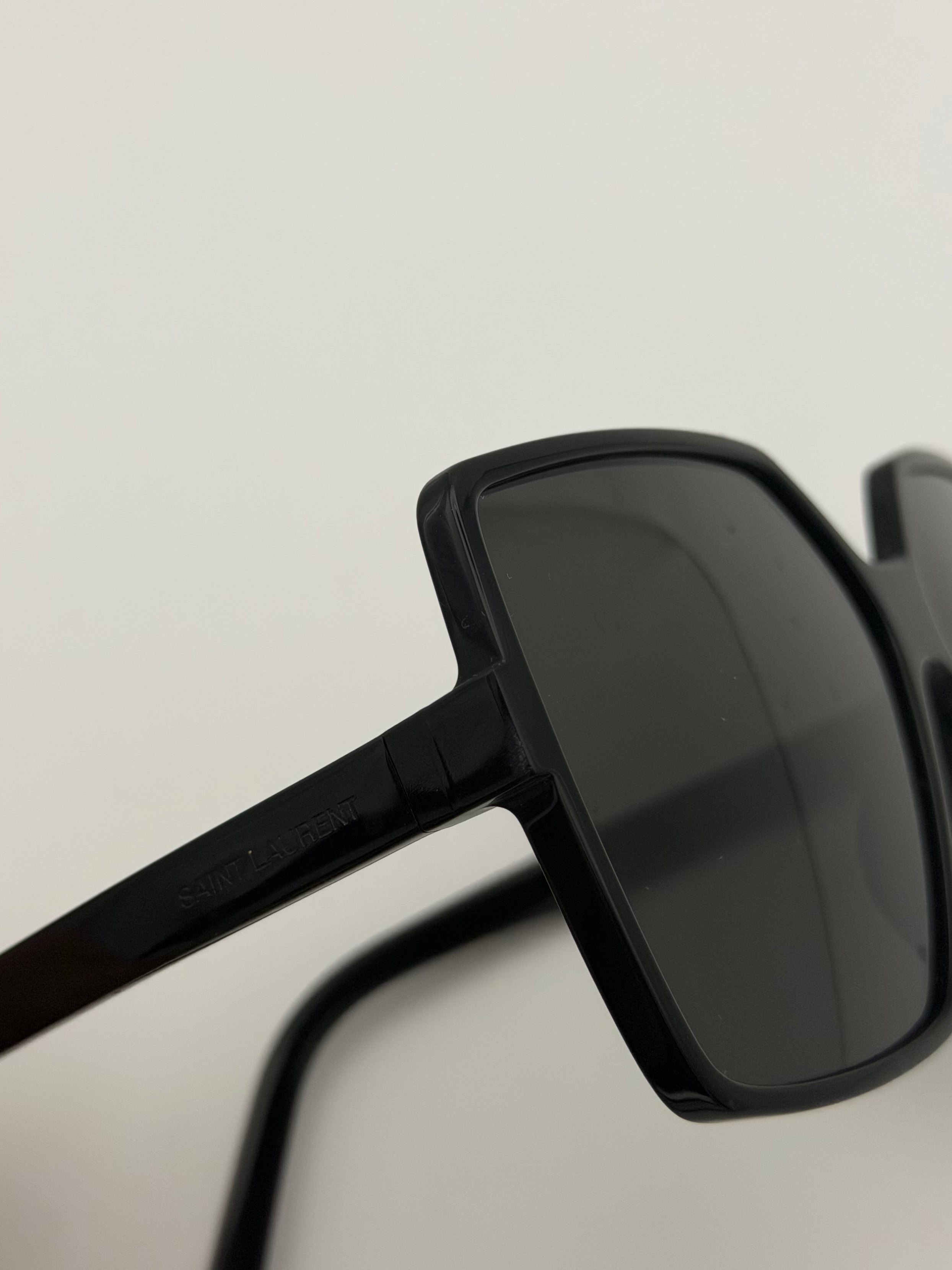 Saint Laurent Oversized Sunglasses In Black