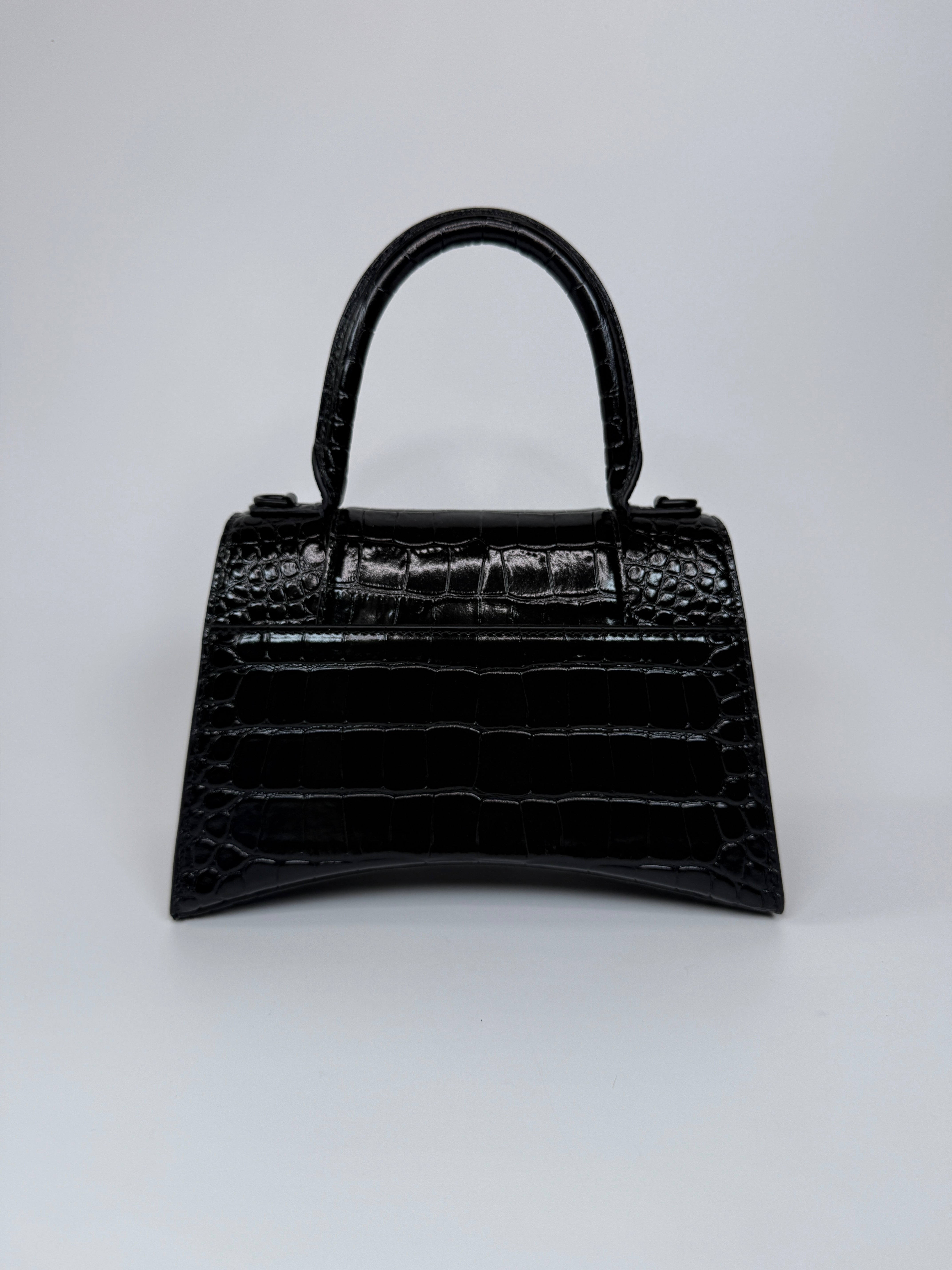 Balenciaga Small Croc Embossed Hourglass Bag In Black Leather With Black Hardware In excellent Condition.
Authentic Pre Loved Verified by Luxe Cheshire Trusted Designer resale