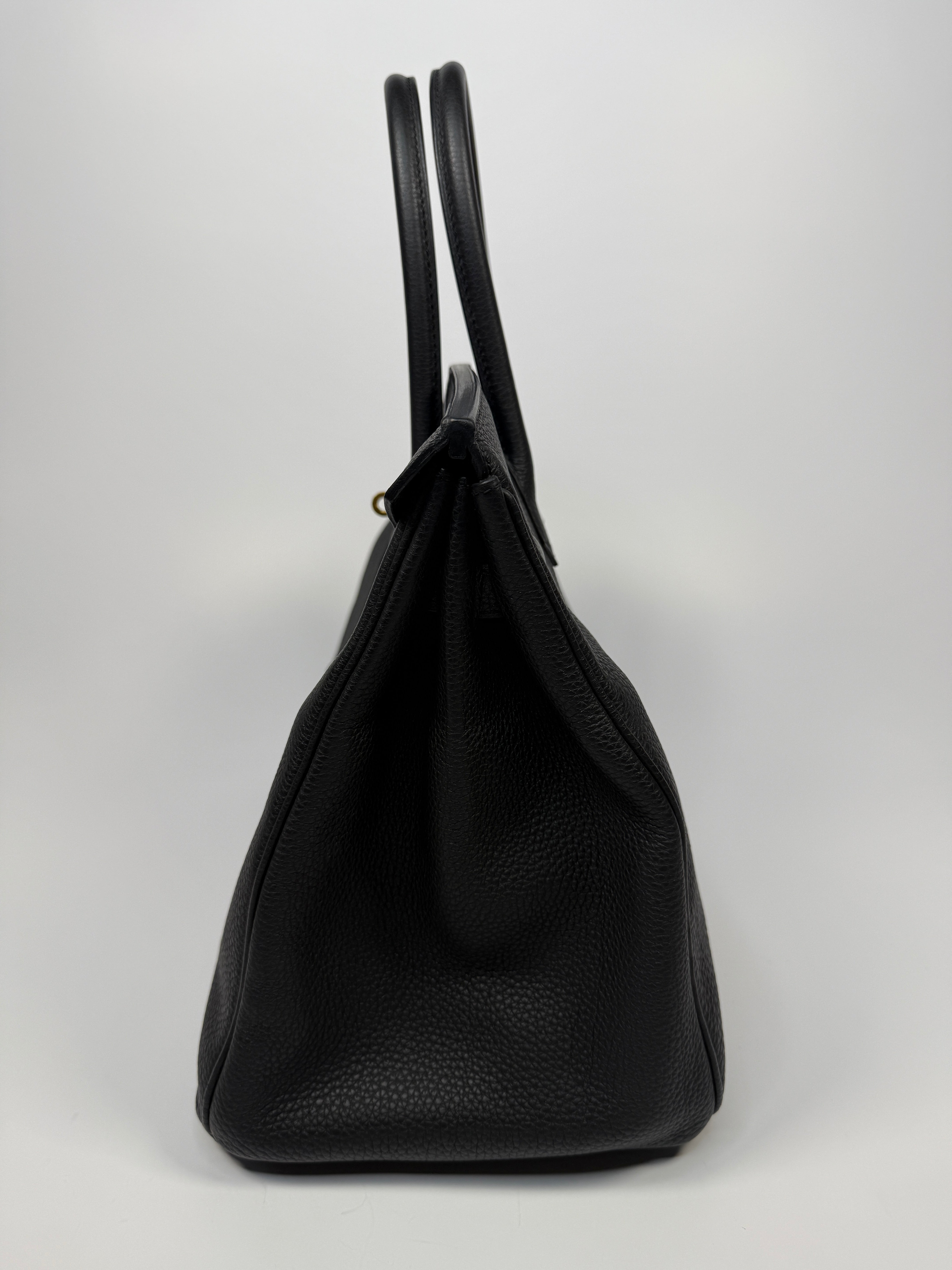 Hermès Birkin 35 Black Togo Leather With Gold Hardware. Excellent condition. Authentic and preloved.