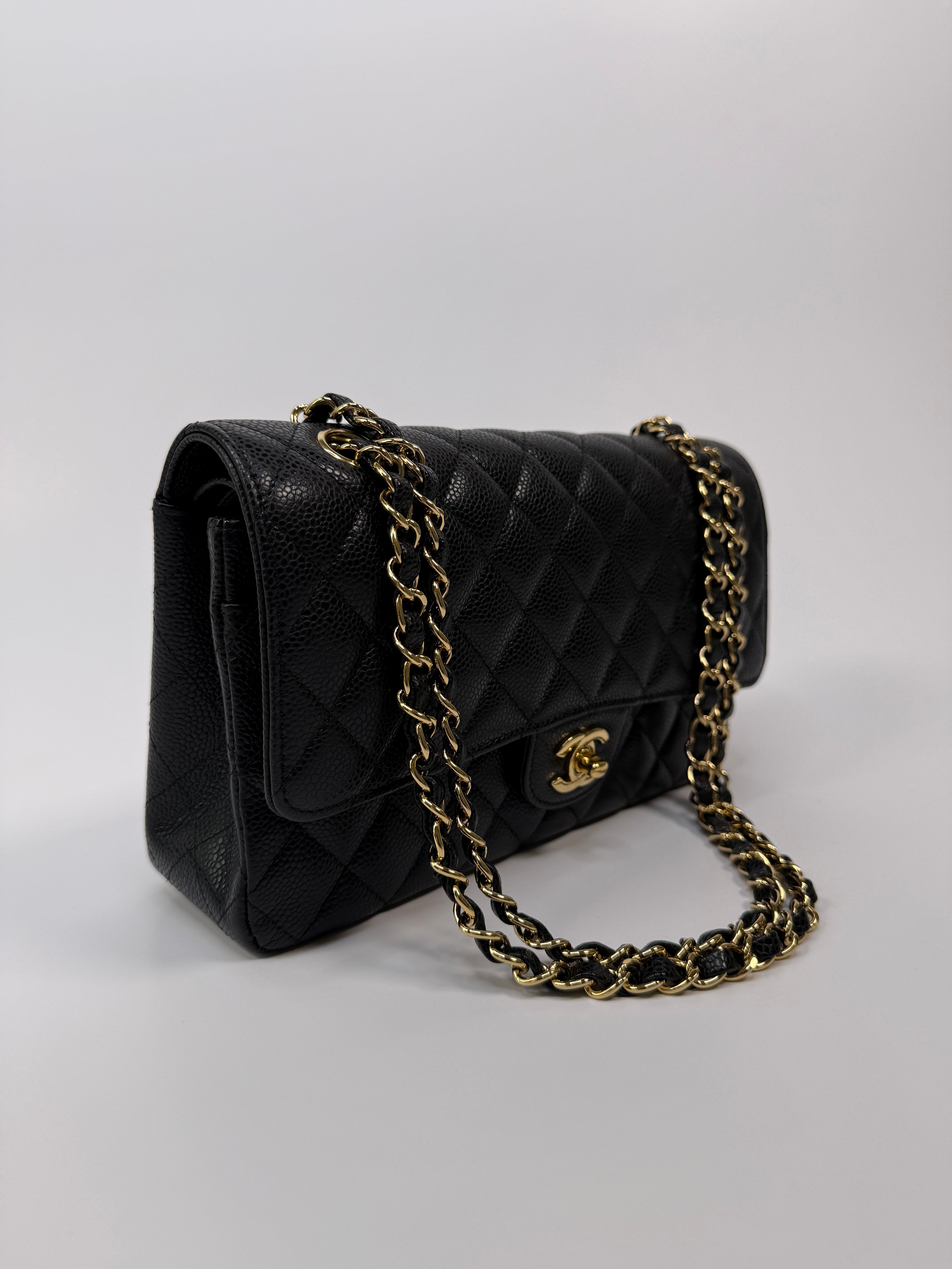 Chanel Medium Classic Double Flap Black Caviar With GHW