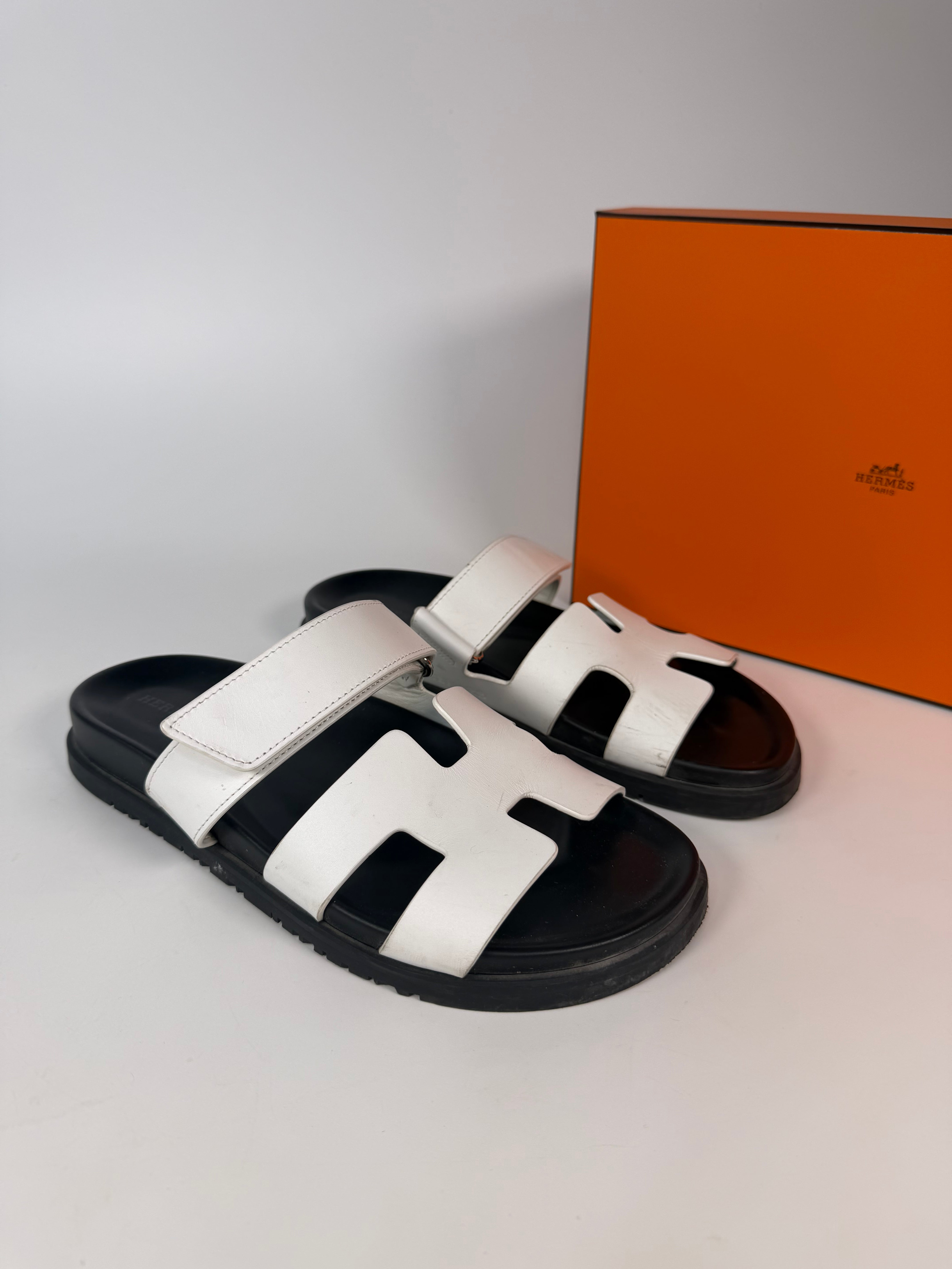 Hermès Chypre Sandals In White (Size 38/UK5) in very good condition 100% authentic and preloved