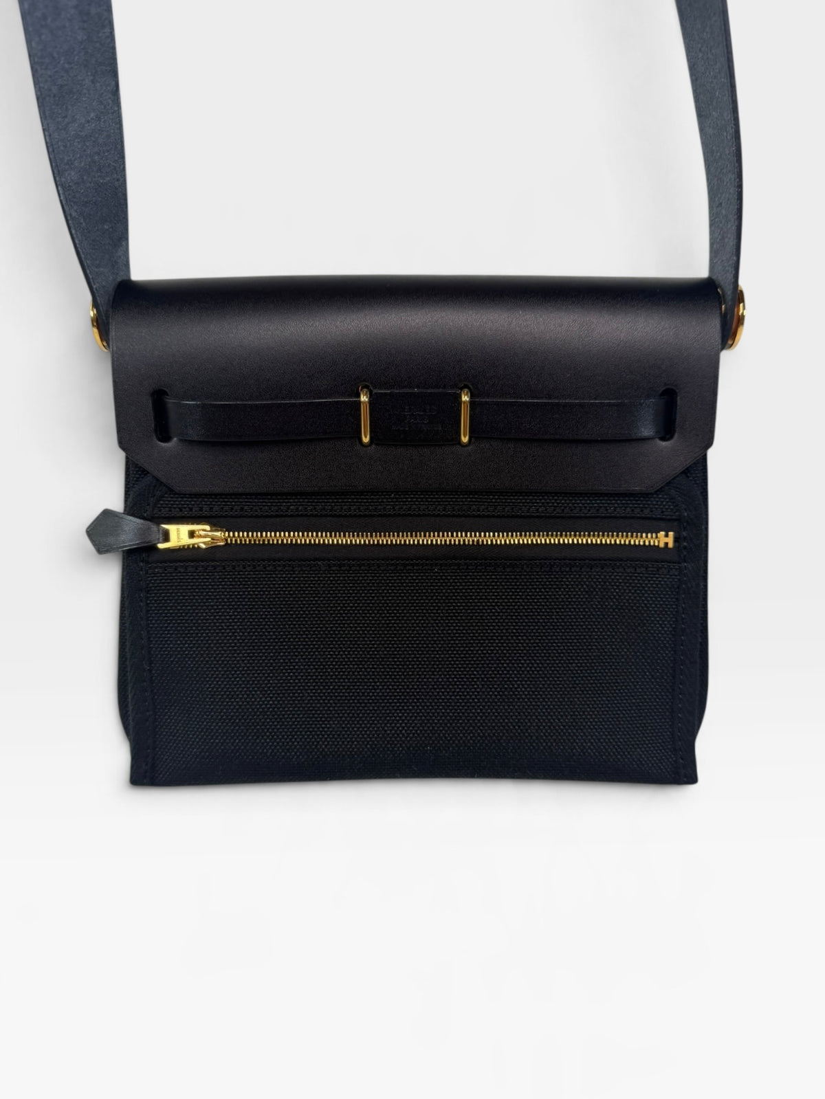 Hermès Herbag Zip 20 In Noir / Noir Canvas With Gold Hardware. Authentic and preloved in new and unused condition. 100% Guarantee