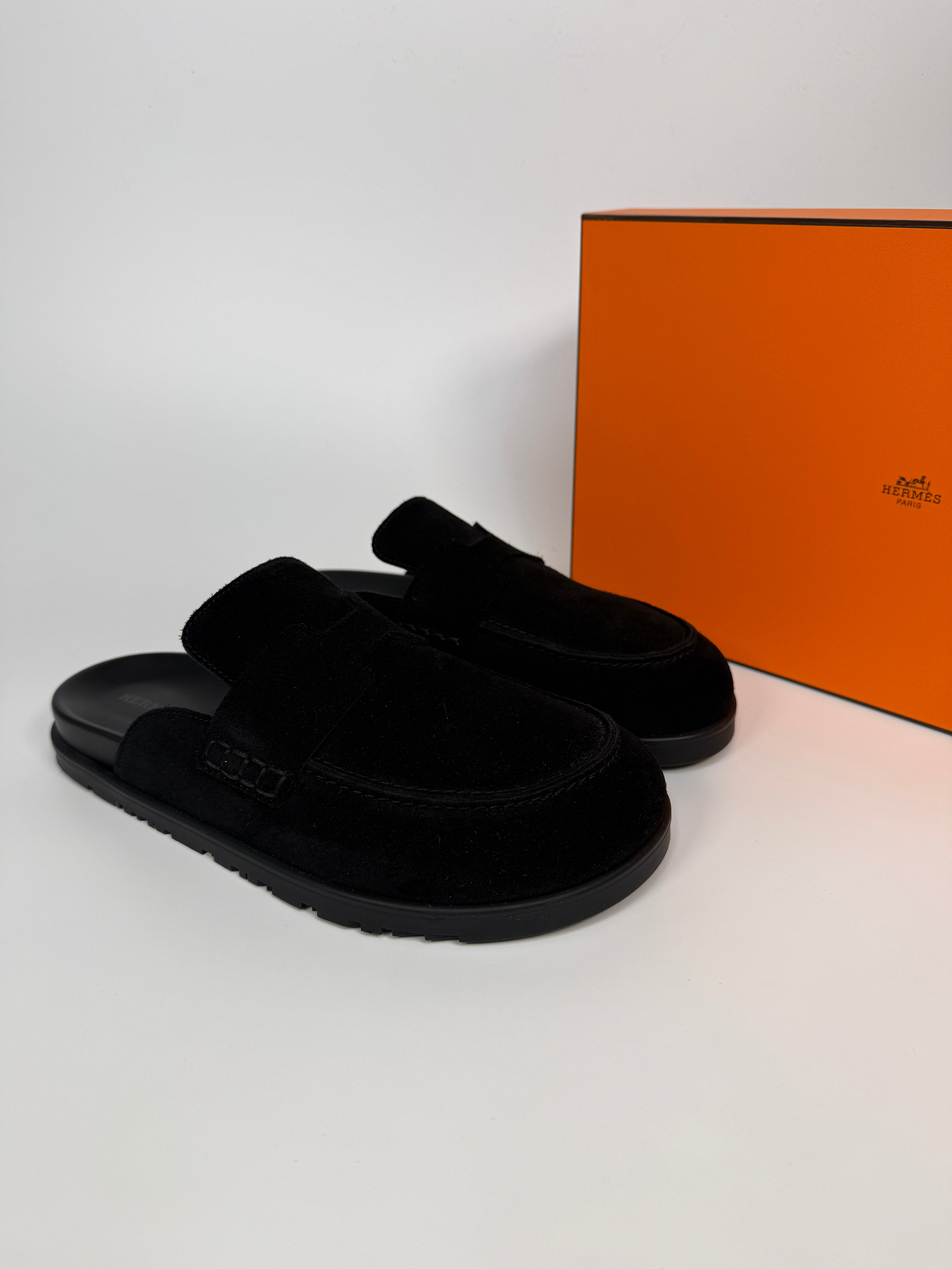 Authentic and preloved Hermès Go Mules In Black (EU38/ UK5) Excellent condition. Verified by Luxe Cheshire