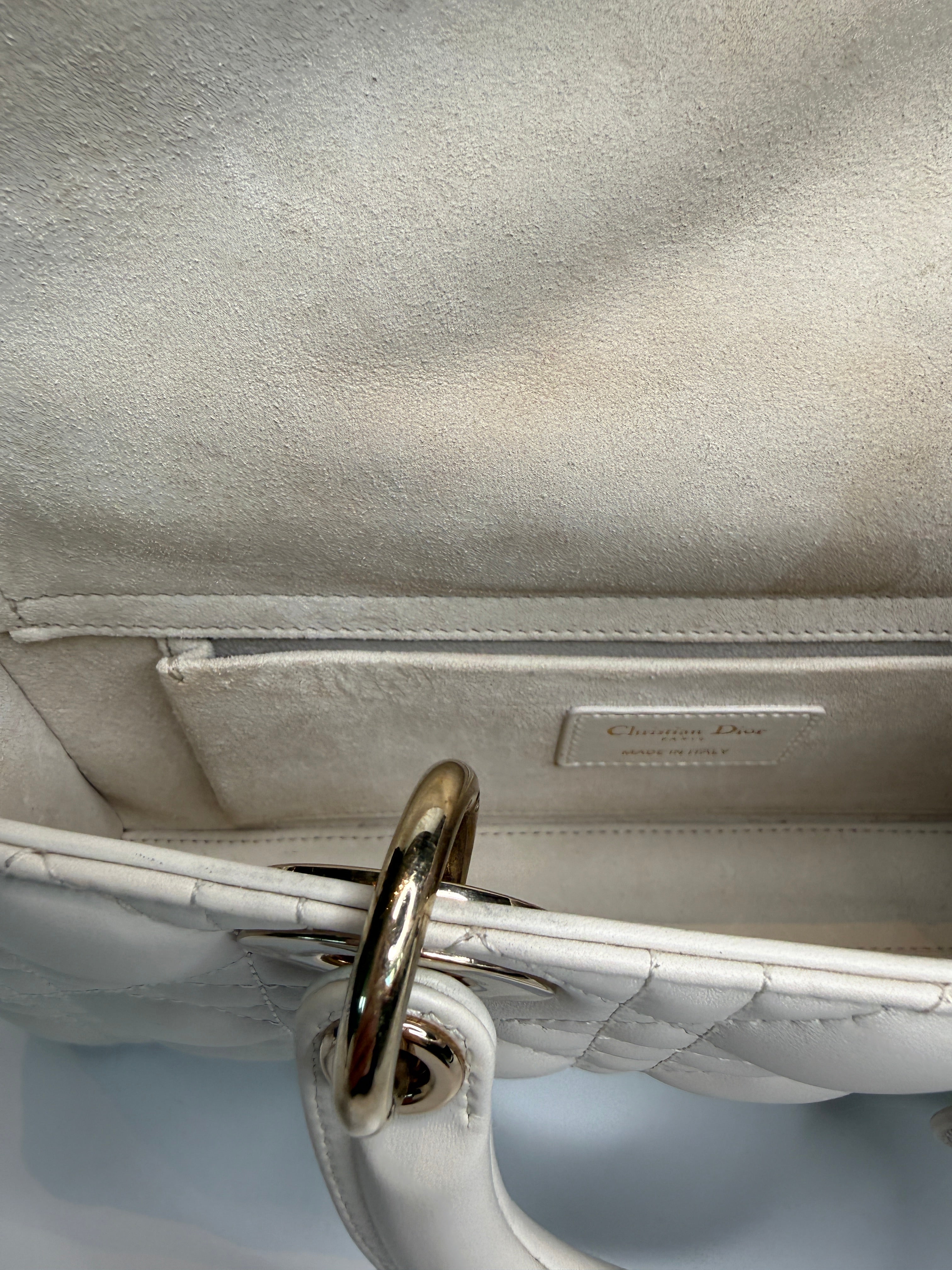 Christian Dior Medium D-Joy Bag White Leather With Pale Gold Hardware In Excellent condition. 100% Authenticity Guarantee