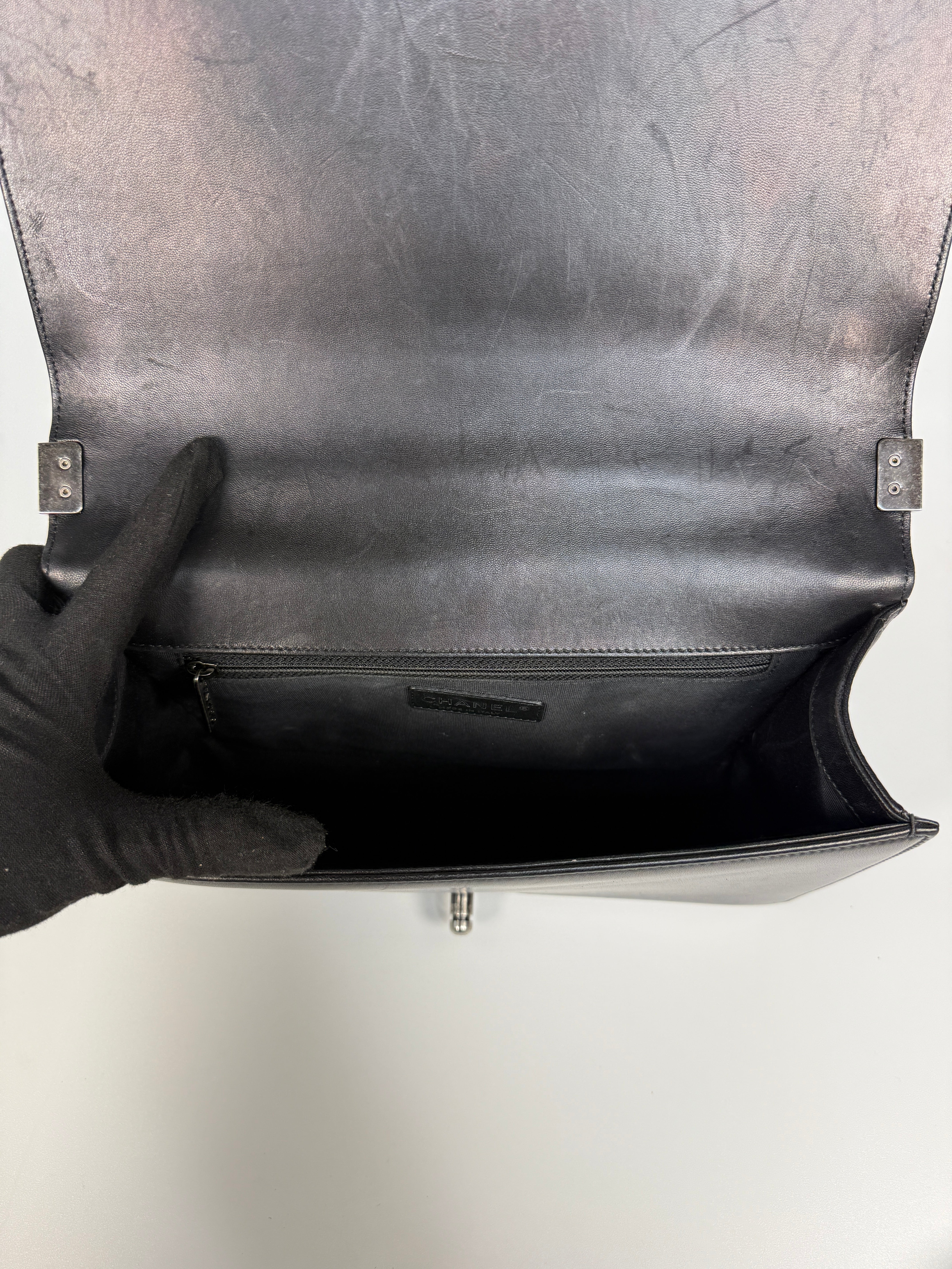 Chanel Black Lambskin Leather Large Boy Bag With Ruthenium In Excellent Condition. 100% Authenticity Guarantee