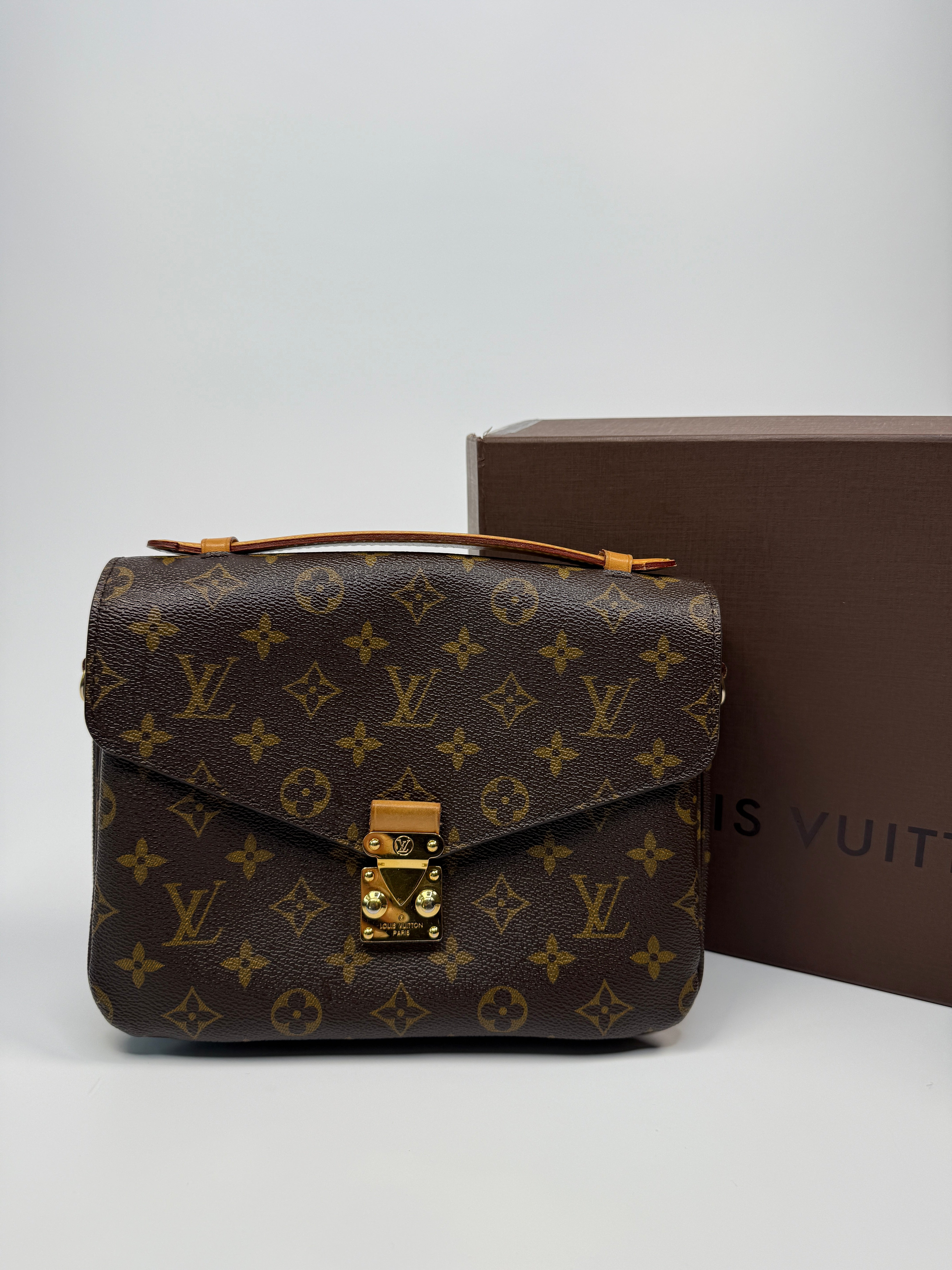 Louis Vuitton Pochette Métis Bag
