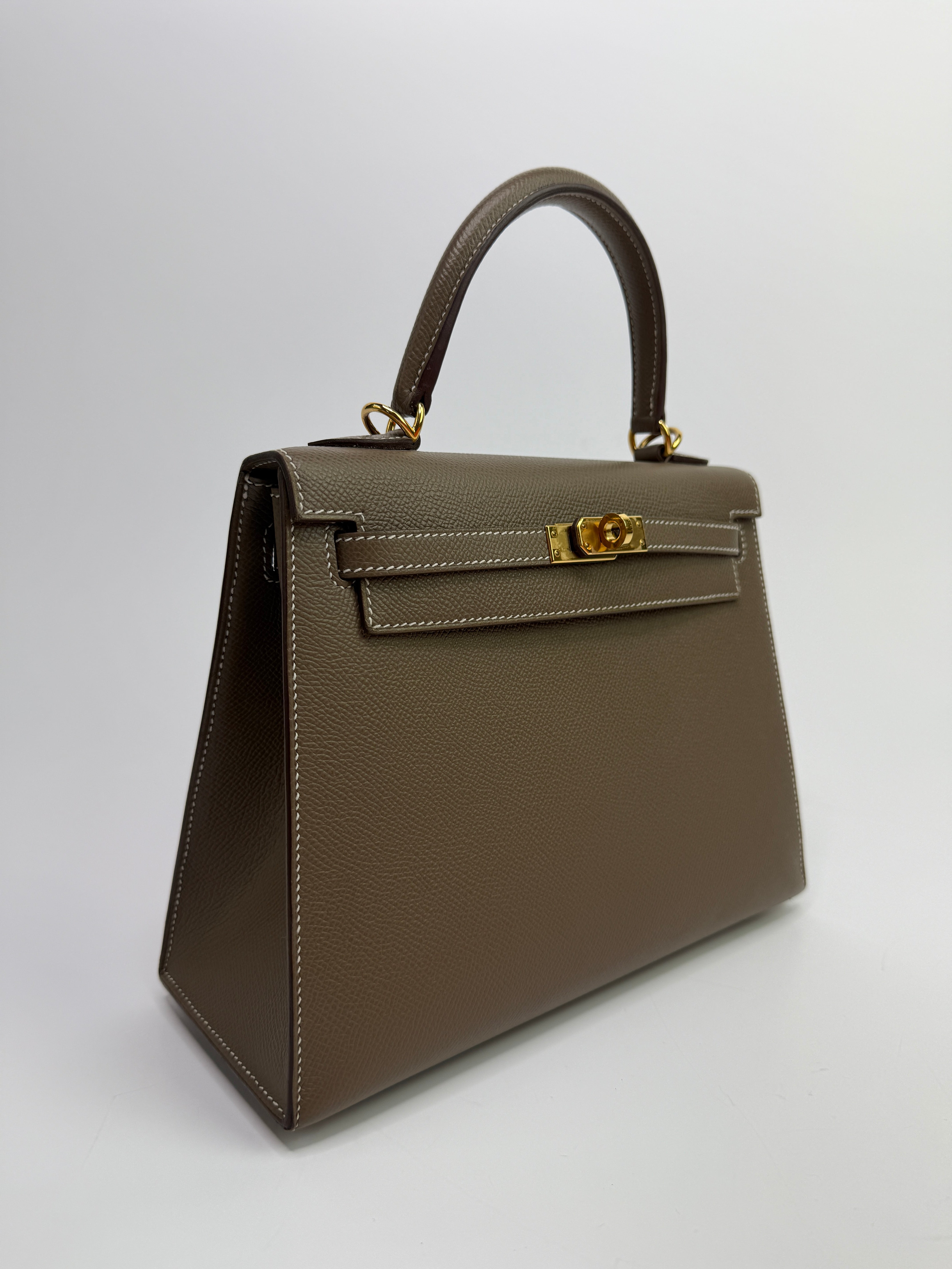 Authentic Pre Loved Hermès Kelly 25 Sellier In Etoupe Epsom Leather With Gold Hardware Excellent Condition
