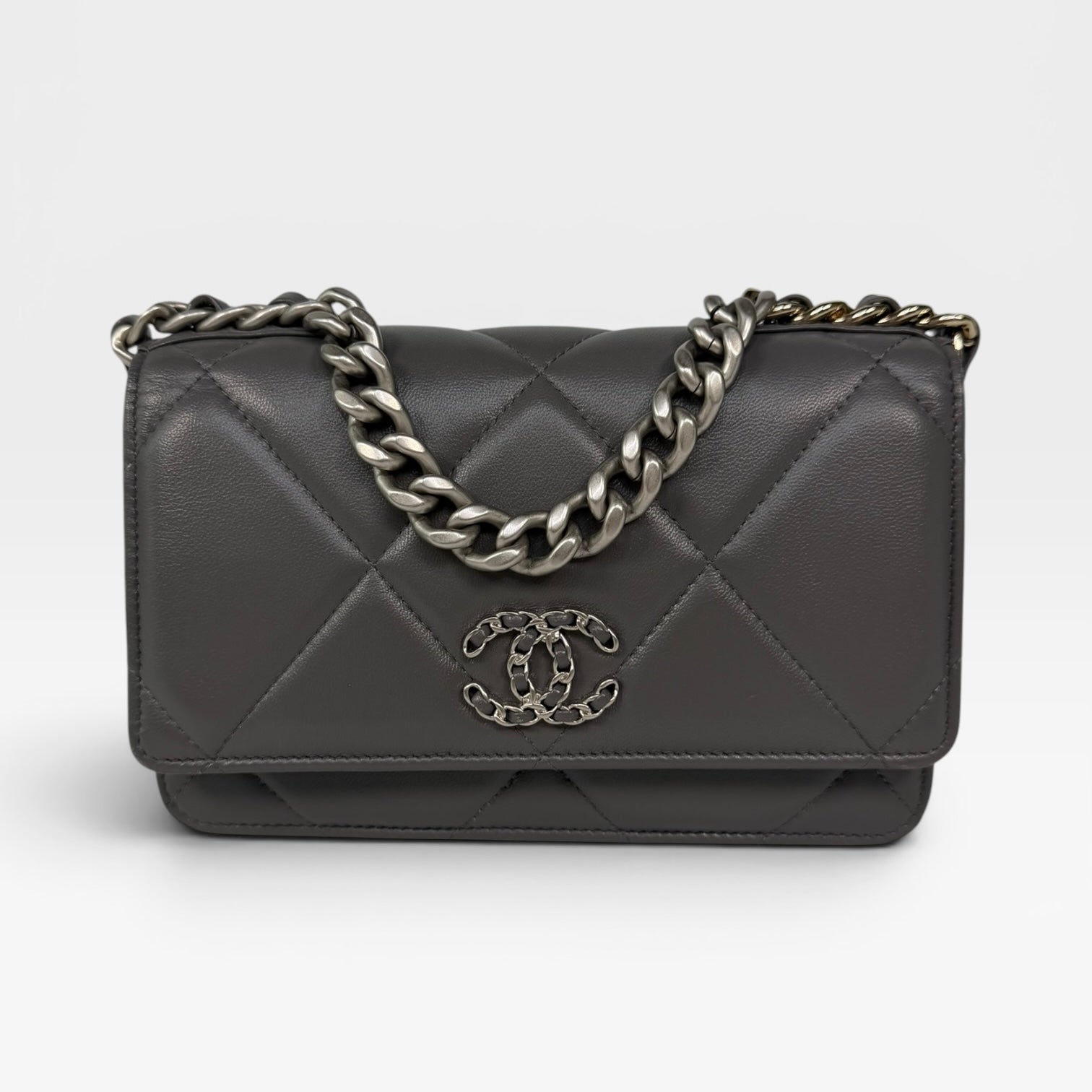 Chanel 19 Wallet On Chain Grey Lambskin With Mixed Hardware. 100% authentic and preloved in excellent condition.