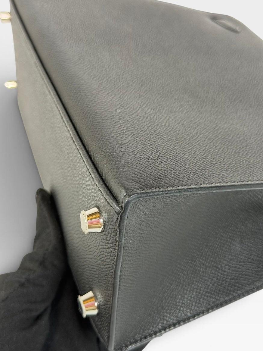 Hermès Kelly 25 In Noir Sellier Epsom Leather With Palladium Hardware. Authentic and preloved in new/unused condition. 100% guarantee
