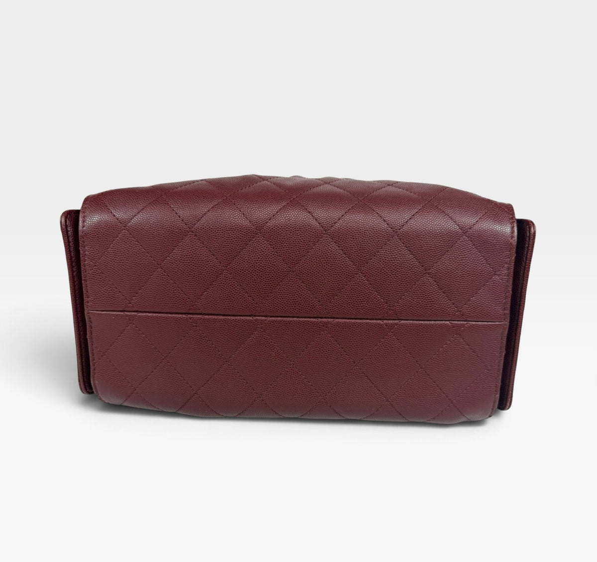 *Luxe Top Pick* Chanel 25 Small In Burgundy Caviar Leather With Gold Hardware, Authentic and preloved in excellent condition. 100% guatantee