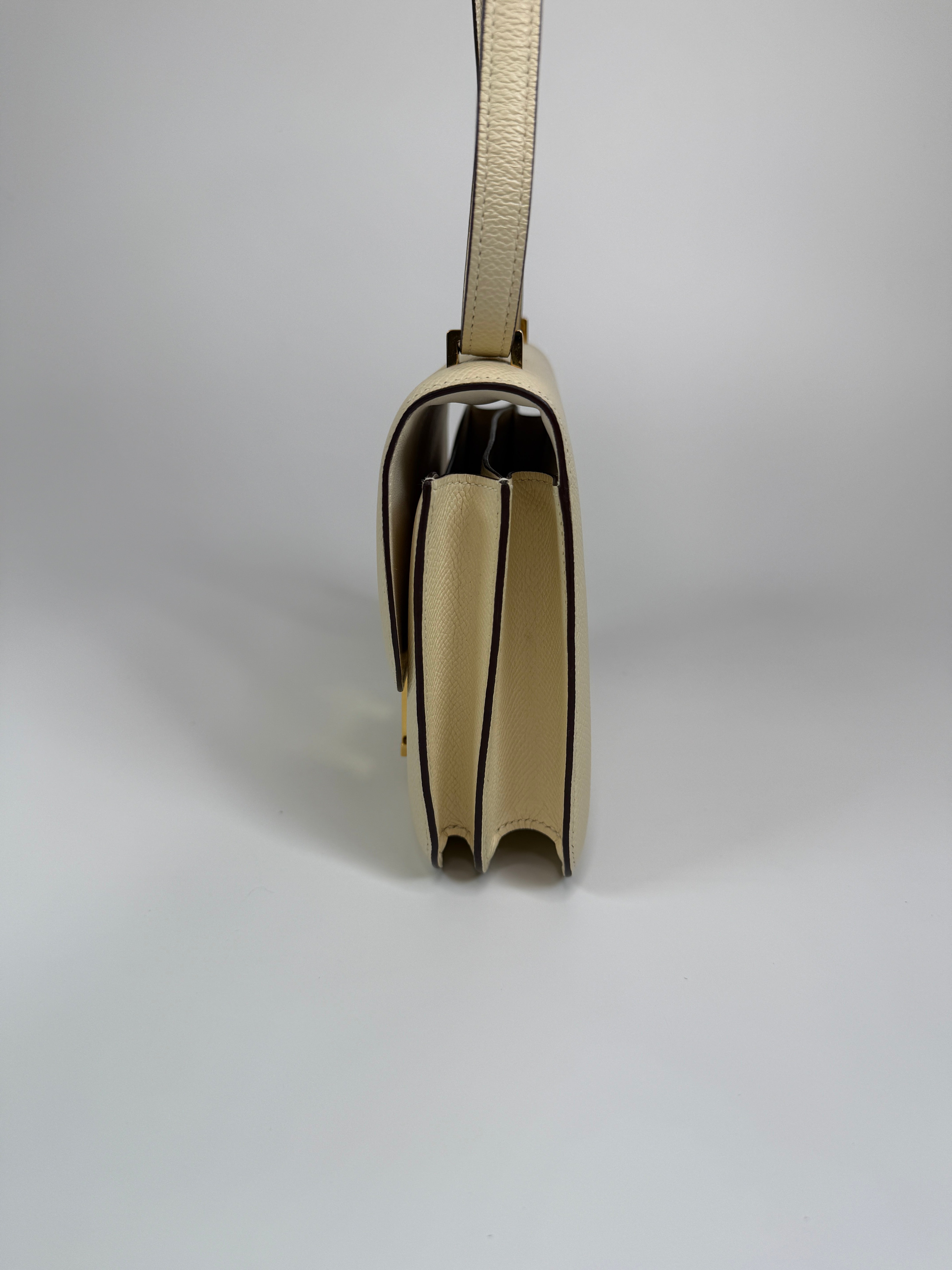 Hermès Constance 18 In Nata Epsom Leather With Gold Hardware. Authentic and preloved in excellent condition. 100% Authenticity guarantee