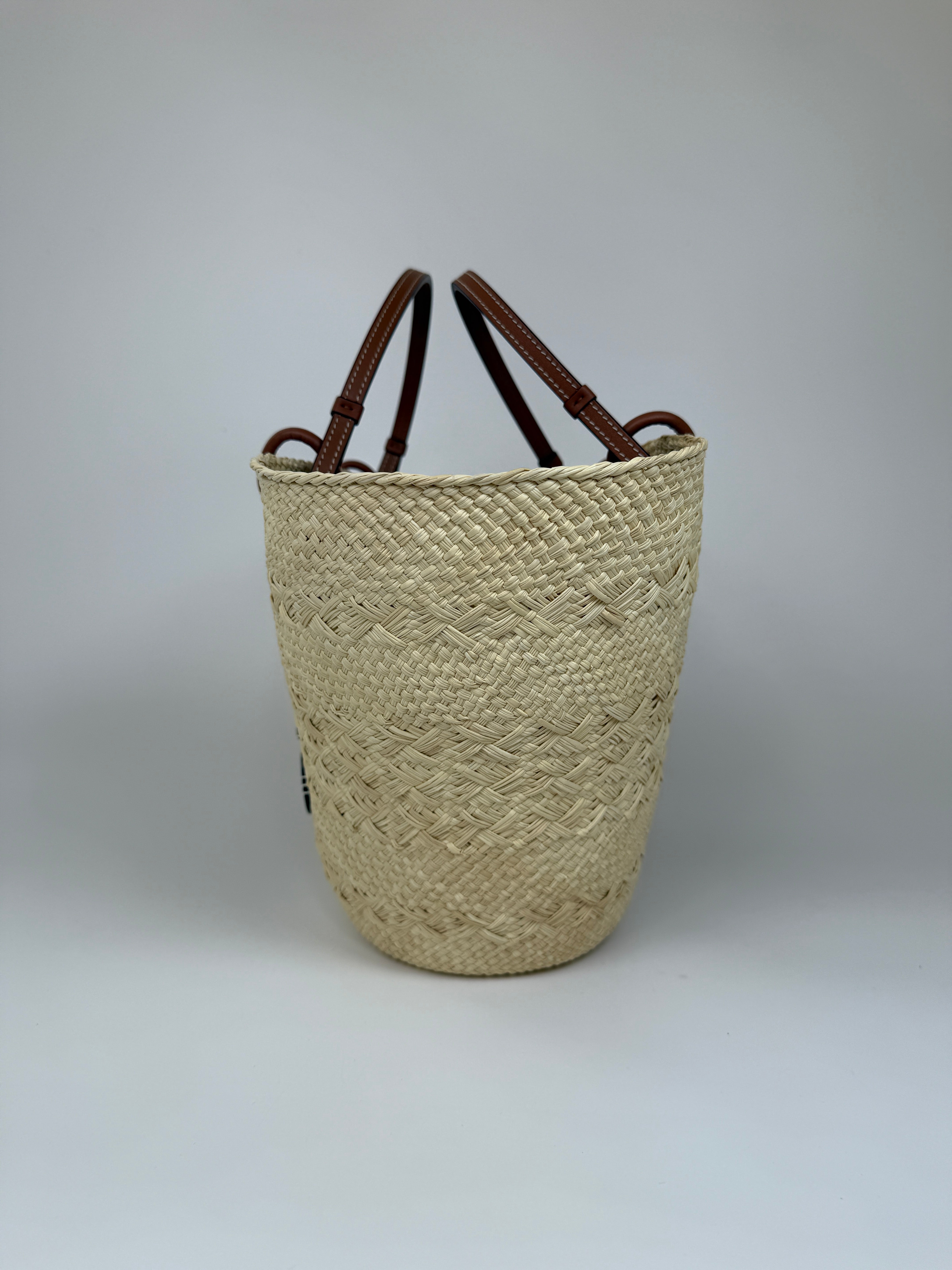 Authentic and preloved Loewe Paula's Ibiza Anagram Basket Bag In Excellent Condition. 100% Authenticity guarantee