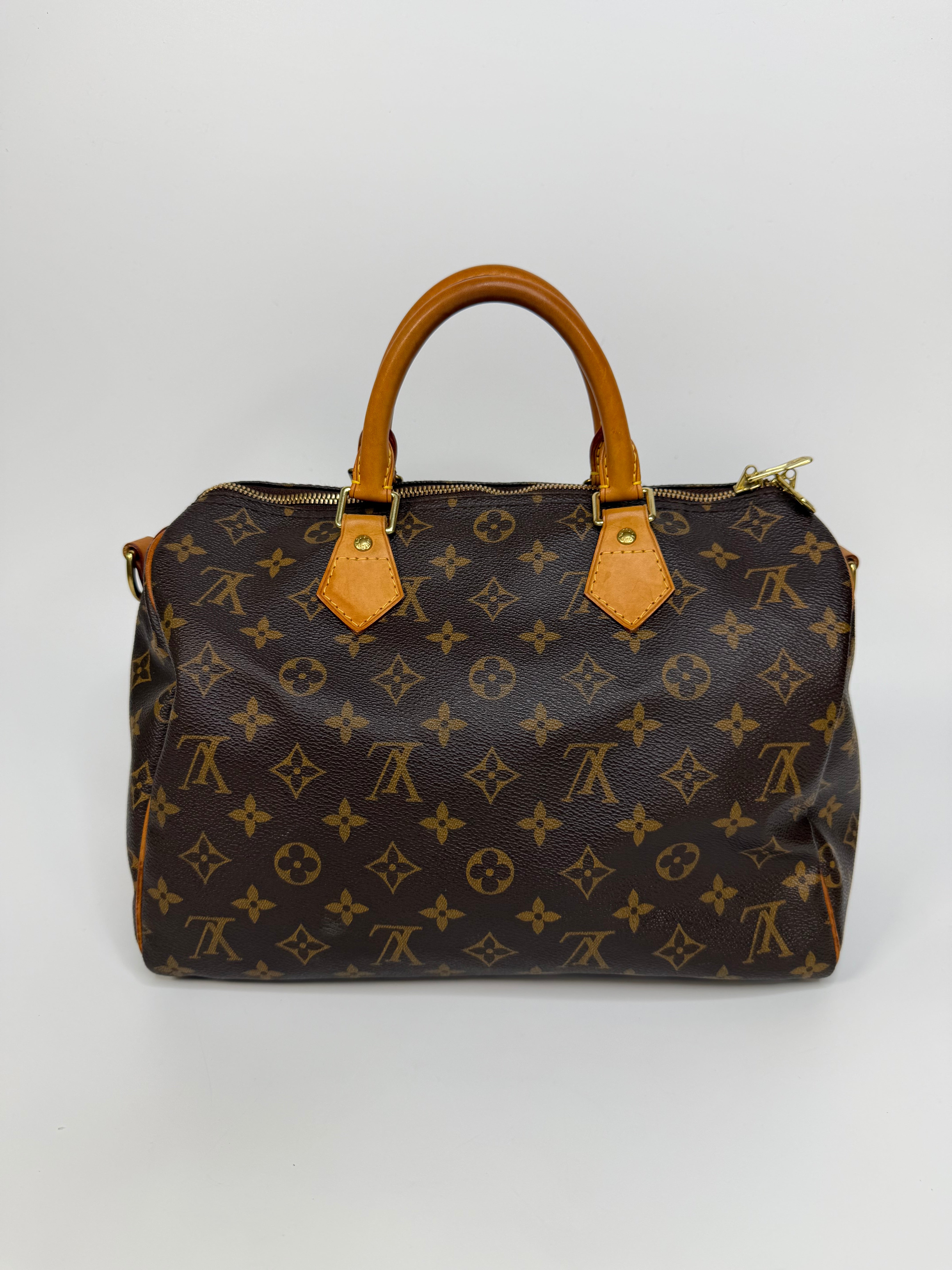 Louis Vuitton Bandoulière Speedy 30 In Monogram With Gold Hardware. Authentic and preloved in very good condition.