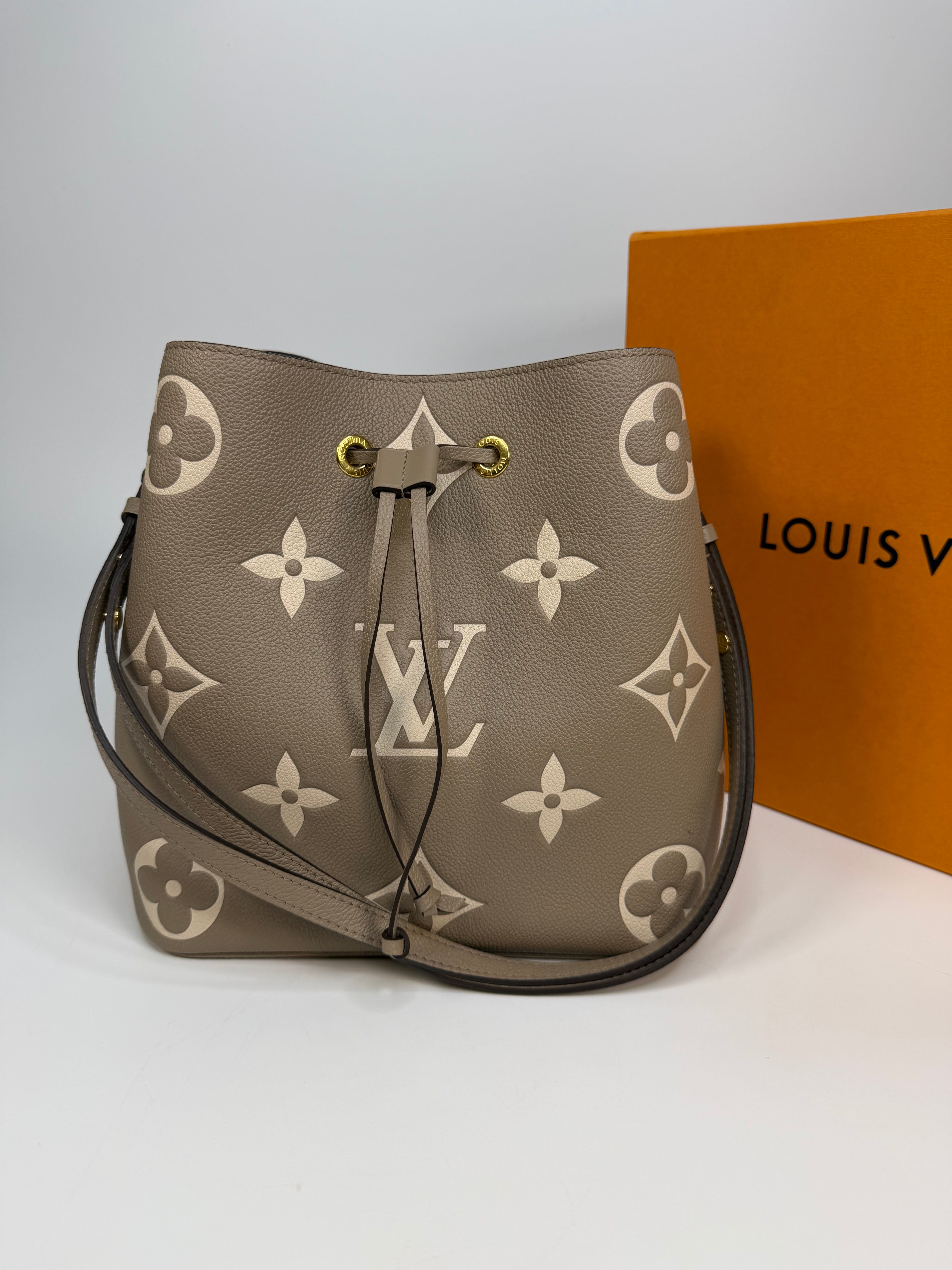 Louis Vuitton NéoNóe Bucket Bag MM Bi Colour Empereinte. Authentic and preloved in excellent condition.