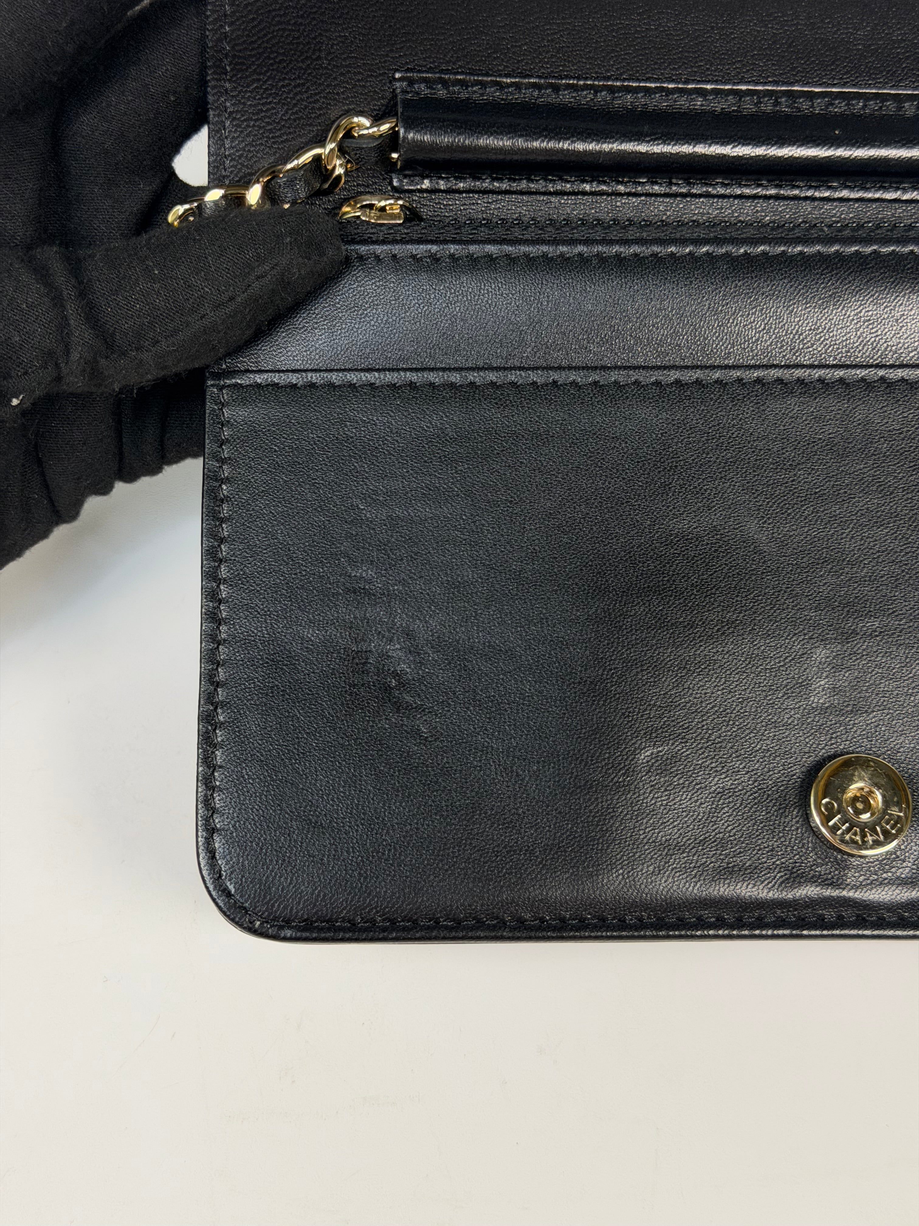 Chanel Wallet On Chain Black lambskin Leather Gold hardware
Very Good condition, Authentic, Pre Loved. Verified by Luxe Cheshire. International, fast and fully insured delivery. Trusted designer resale.