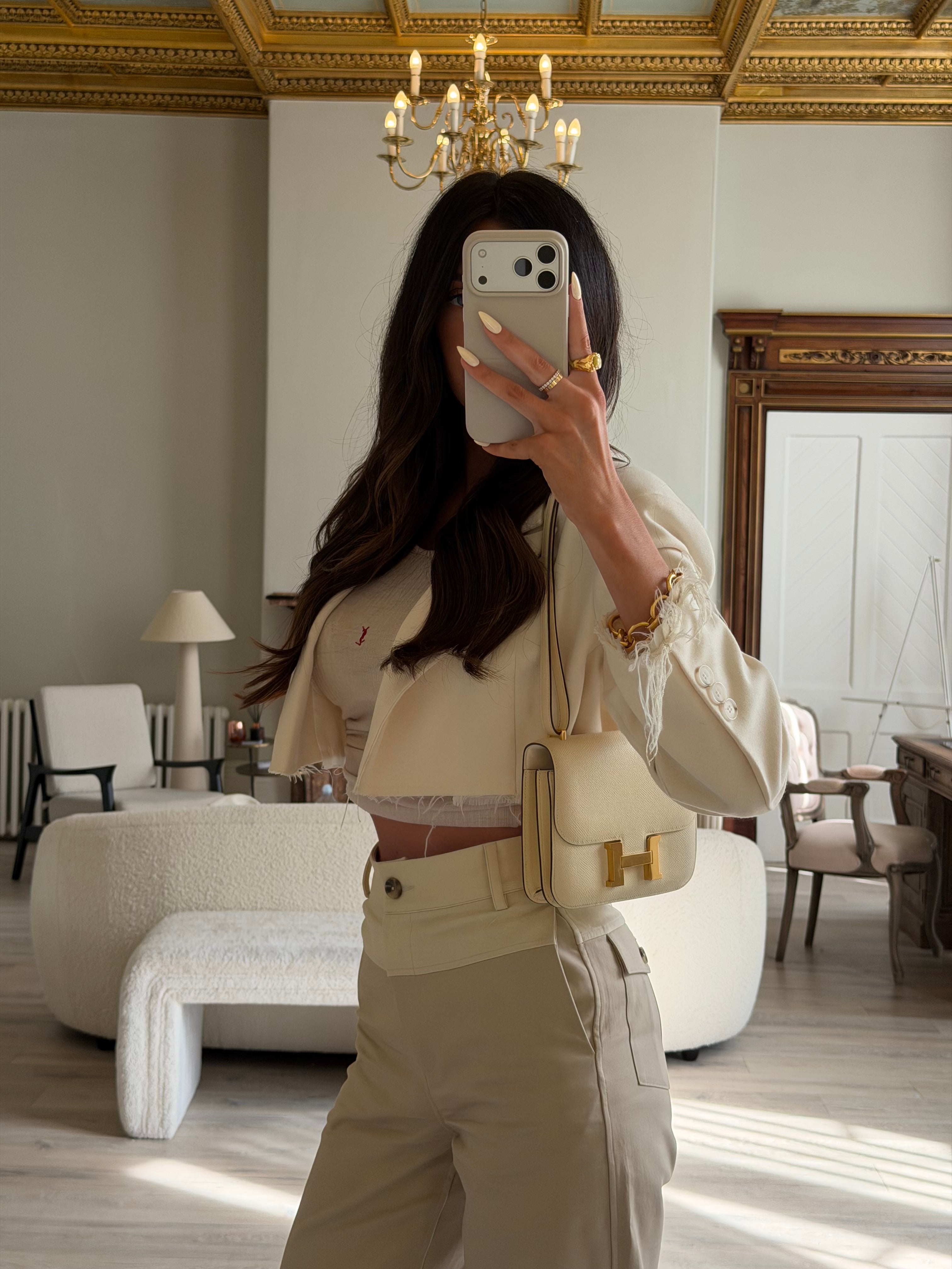 Hermès Constance 18 In Nata Epsom Leather With Gold Hardware. Authentic and preloved in excellent condition. 100% Authenticity guarantee