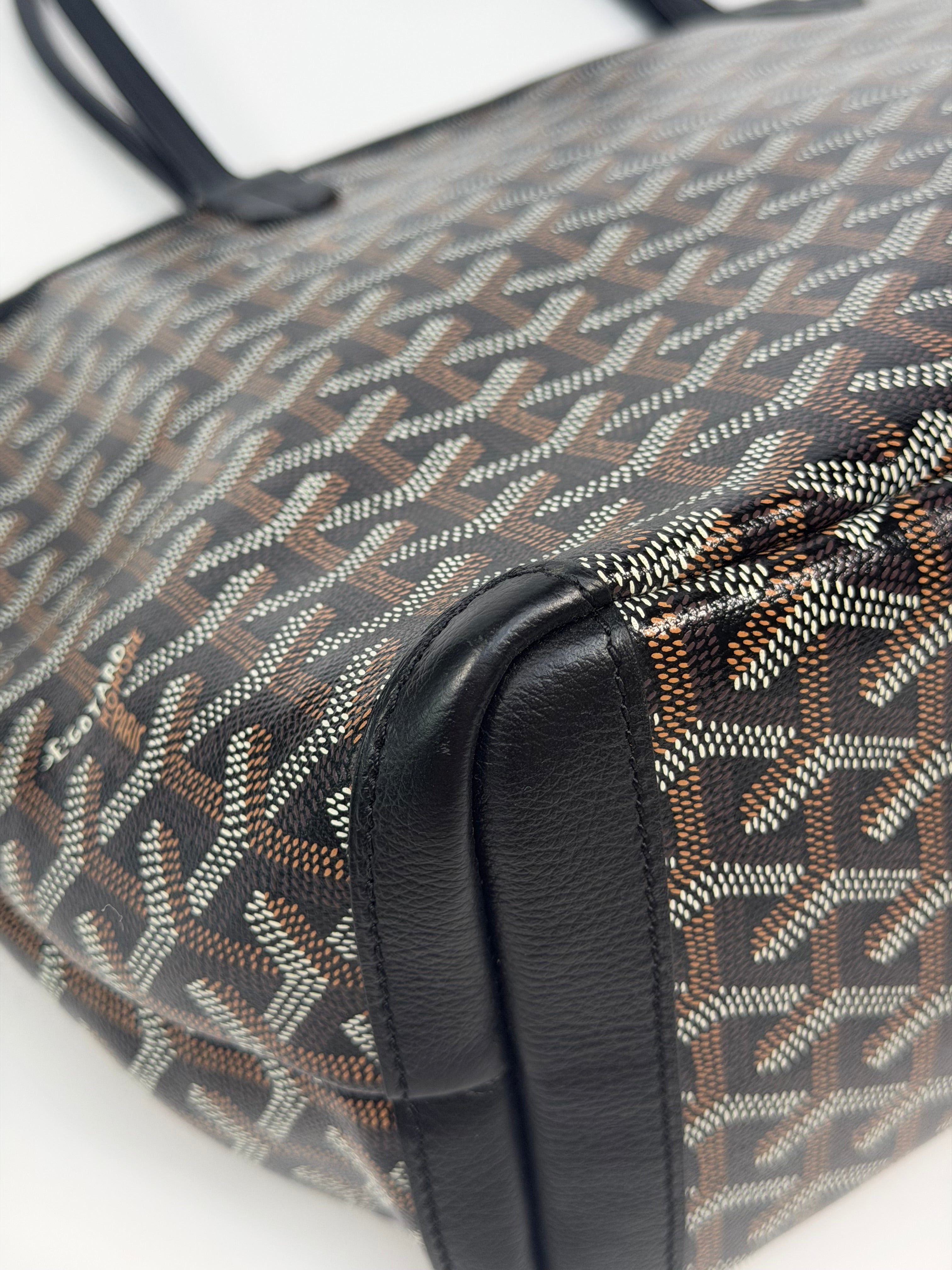 Goyard Artois PM Bag In Black Monogram. Authentic and preloved in very good condition. 100% guarantee