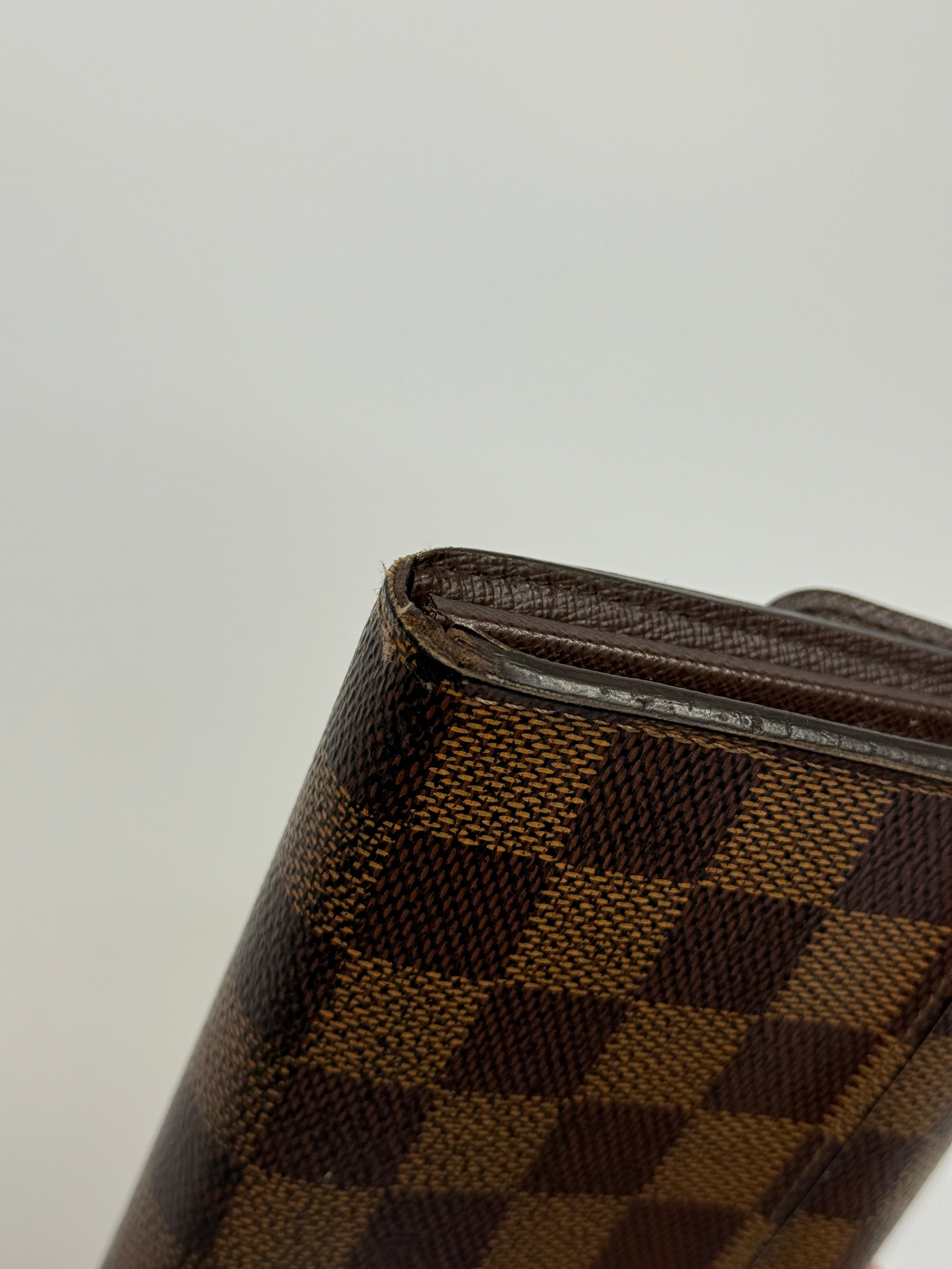 Authentic and preloved Louis Vuitton Sarah Wallet In a good condition verified by Luxe Cheshire