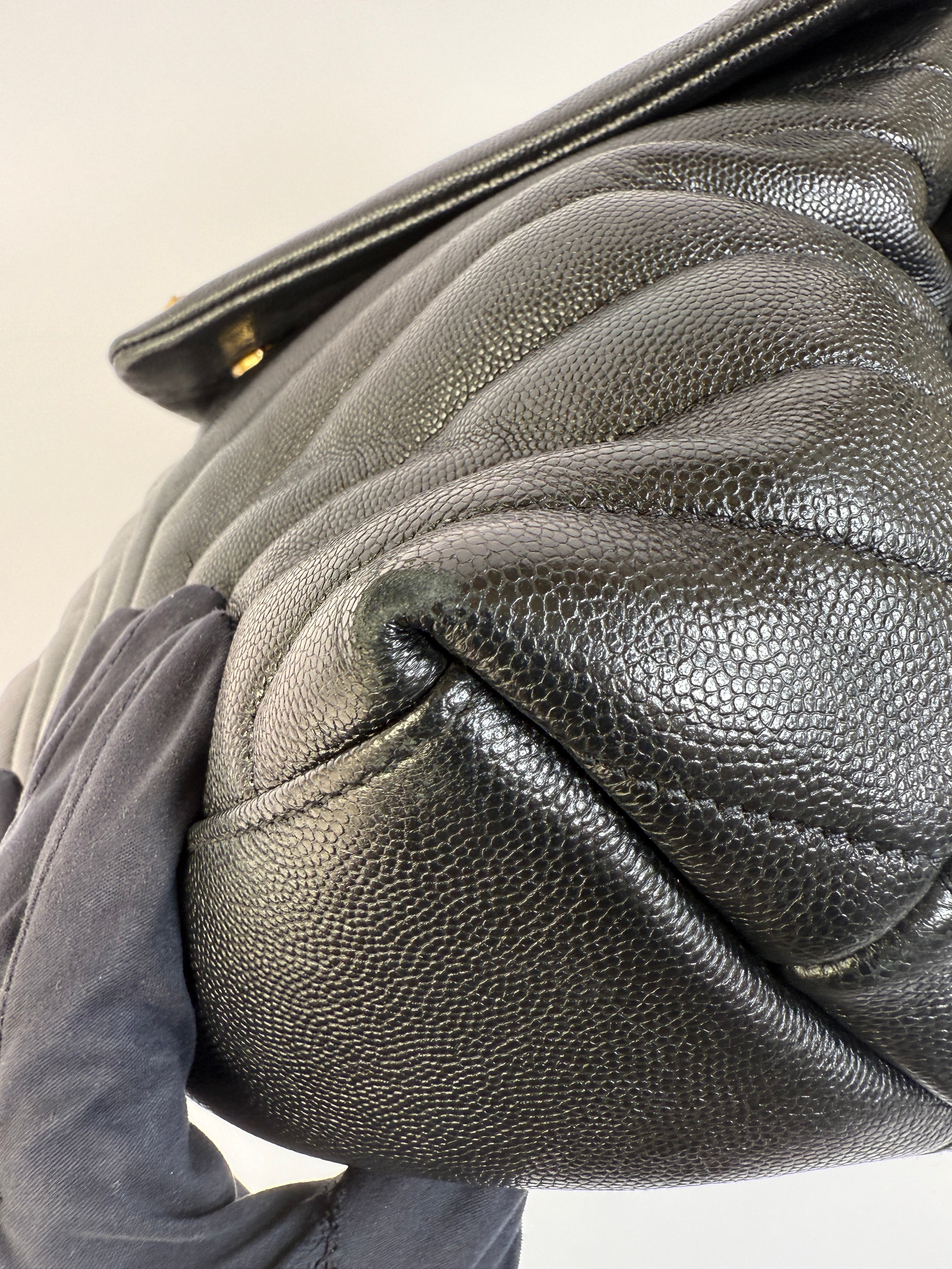 Saint Laurent Medium Grain De Poudre Loulou Shoulder Bag