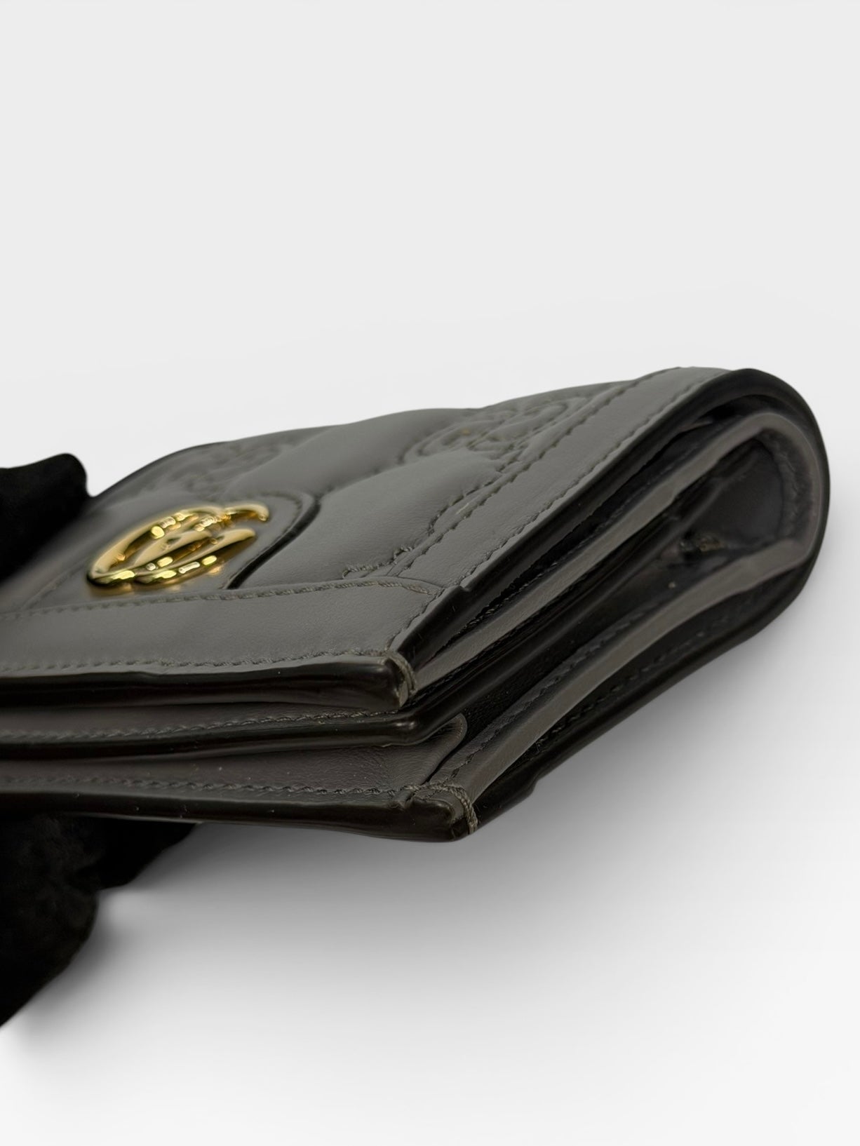 Gucci GG Embossed Wallet In Grey Leather With Gold Hardware. Authentic and preloved in excellent condition.