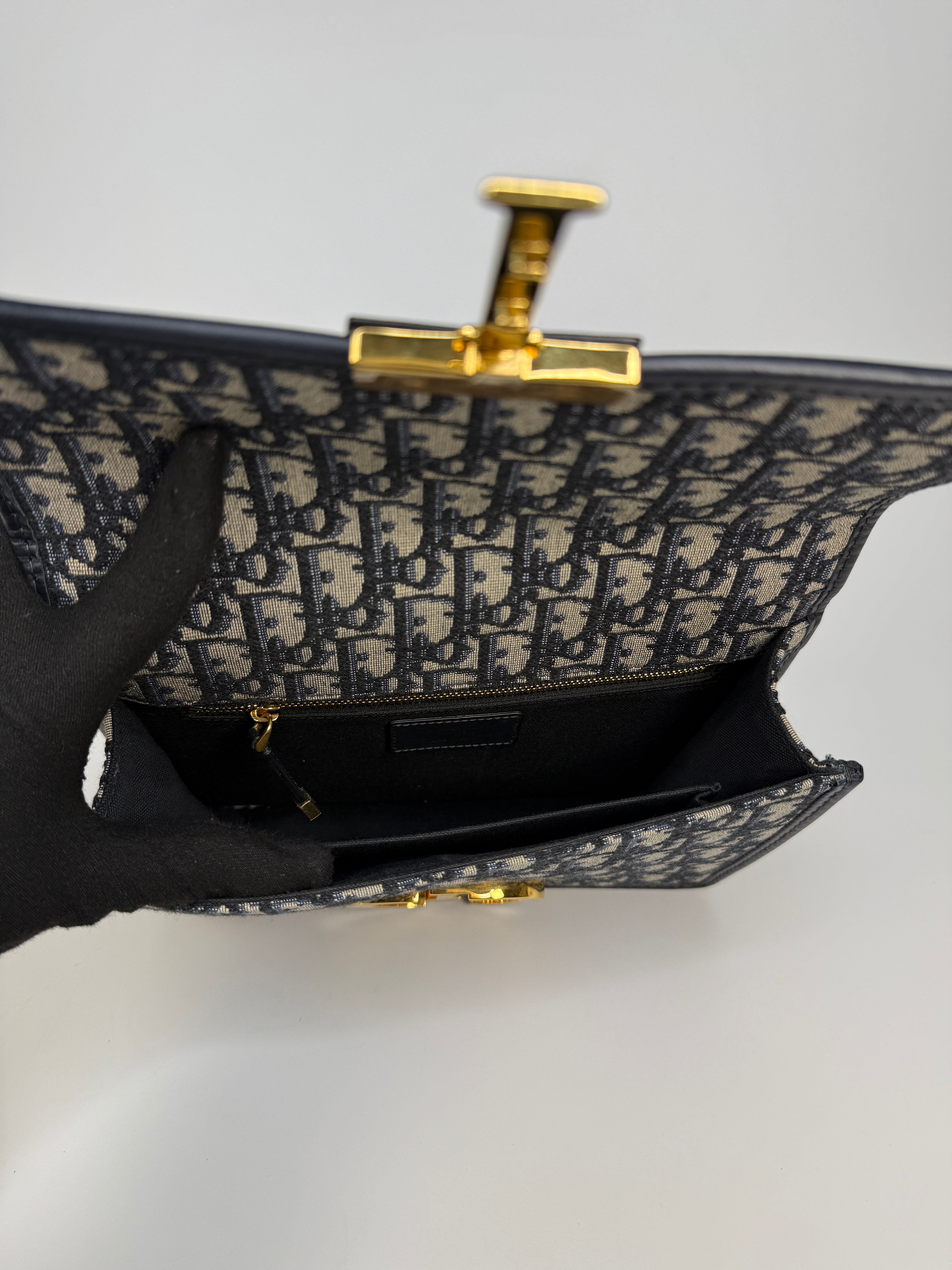 Christian Dior 30 Montaigne Bag In Oblique Canvas With Gold Hardware