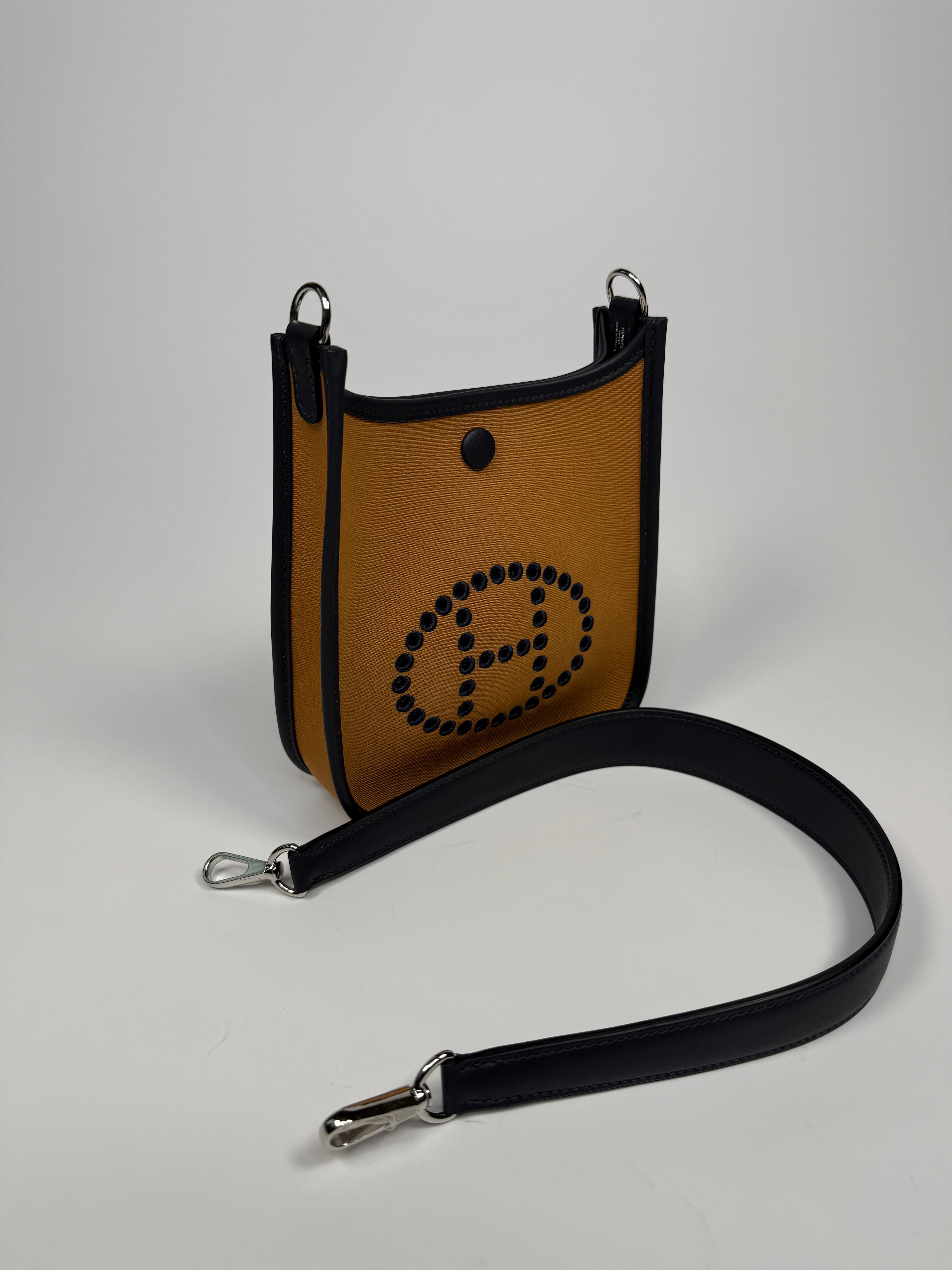 Hermès Evelyne TPM In Dune Cassis & Caban With Palladium hardware. Authentic and preloved. New condition.