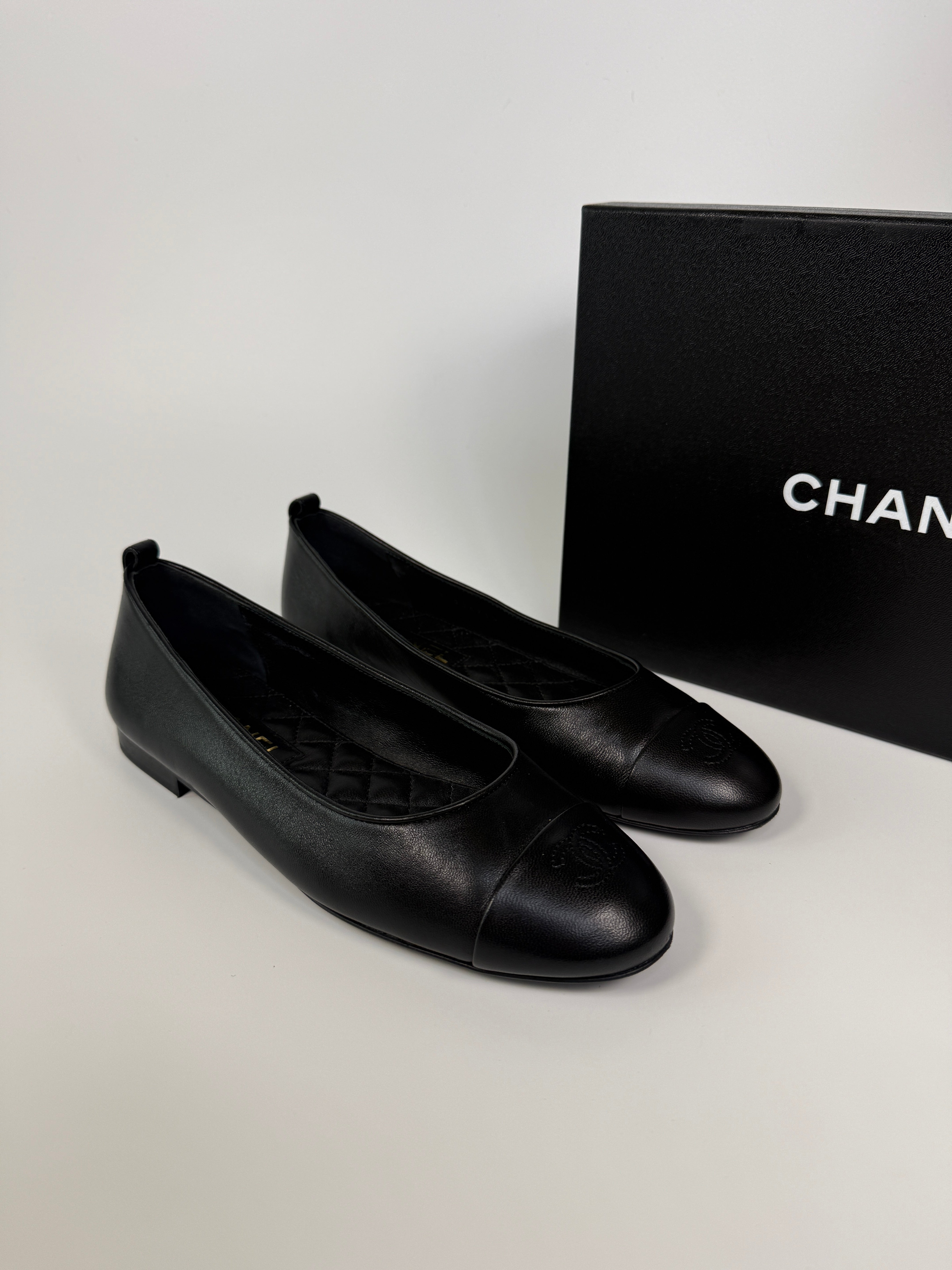 Chanel Ballet Pumps In Black Quilted Lambskin Leather (Size 38/UK5)