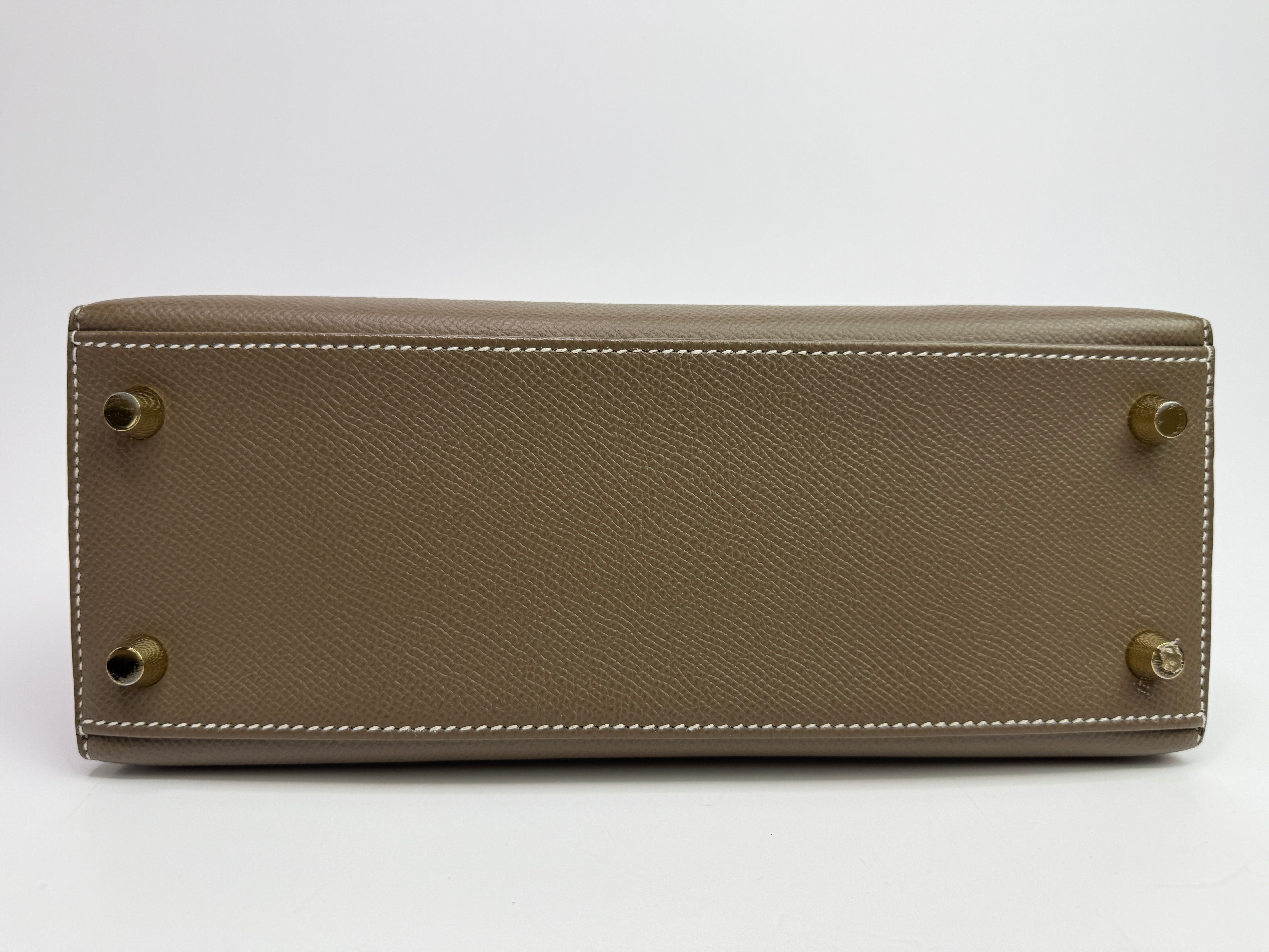 Authentic Pre Loved Hermès Kelly 25 Sellier In Etoupe Epsom Leather With Gold Hardware Excellent Condition