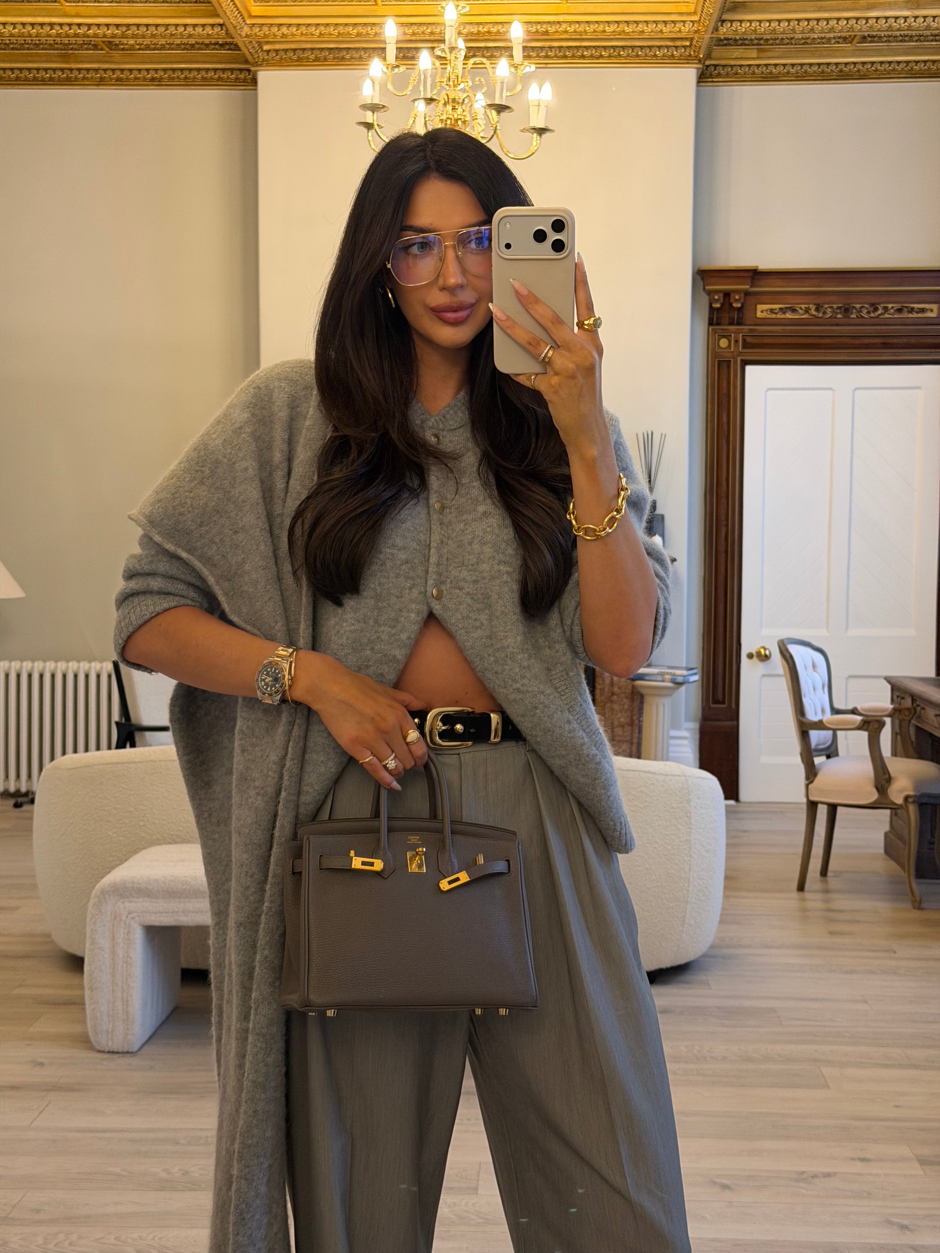 Hermès Birkin 25 In Etain Togo Leather With Gold Hardware. Authentic and pre loved. Excellent condition