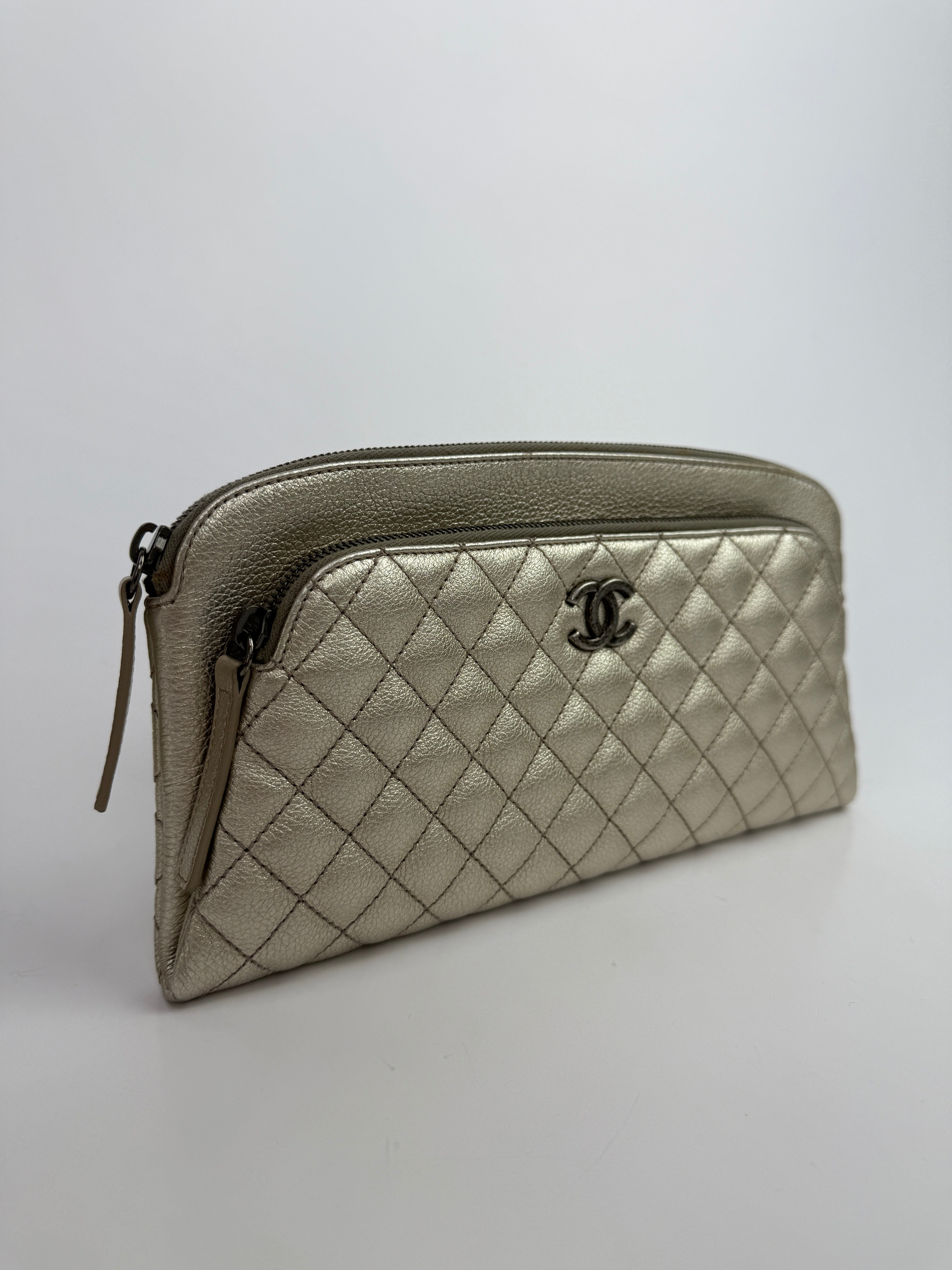 Chanel Clutch In Metallic Gold Calfskin Leather With Ruthenium Hardware
Pre Loved & Authentic
