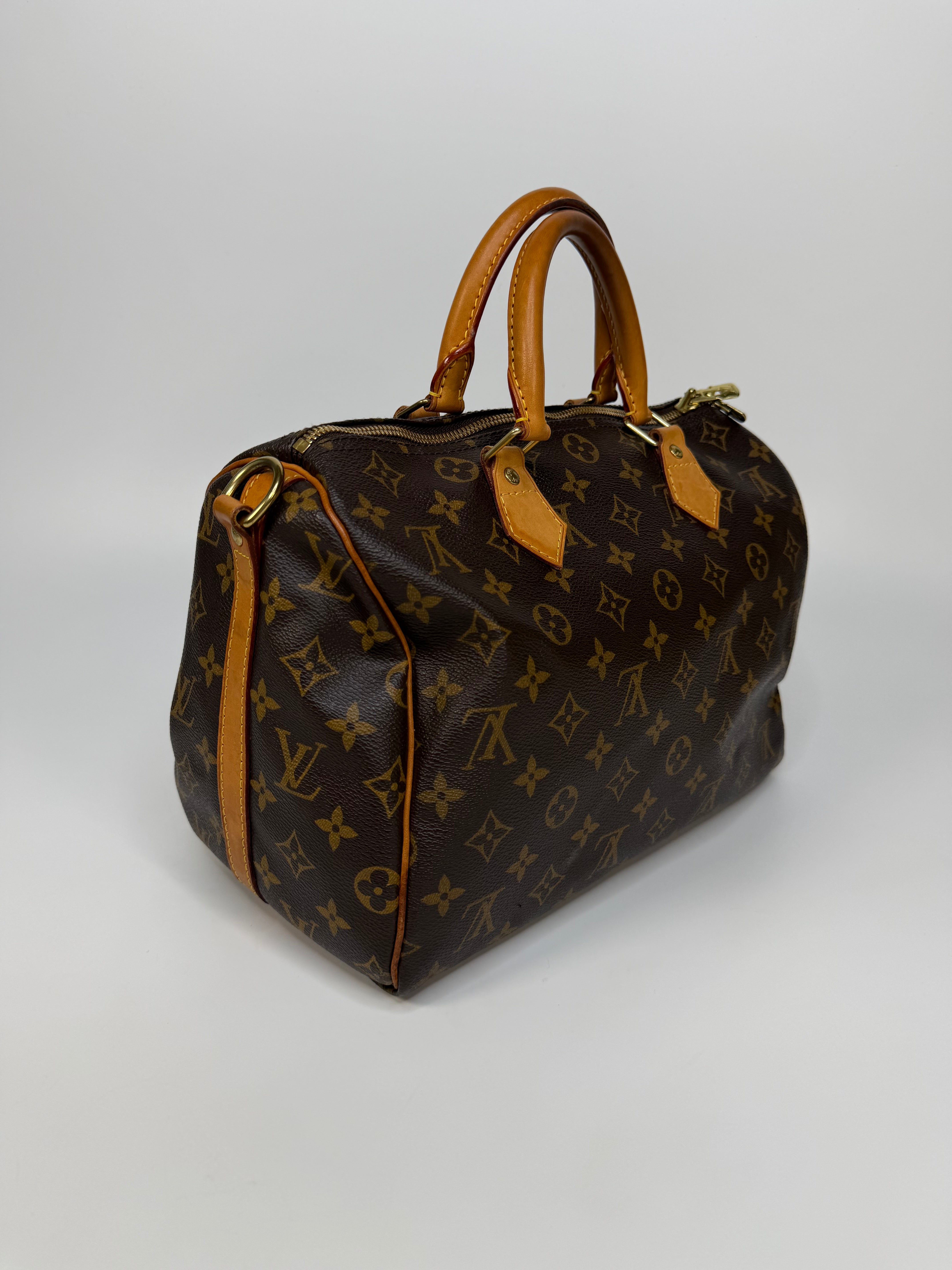 Louis Vuitton Bandoulière Speedy 30 In Monogram With Gold Hardware. Authentic and preloved in very good condition.