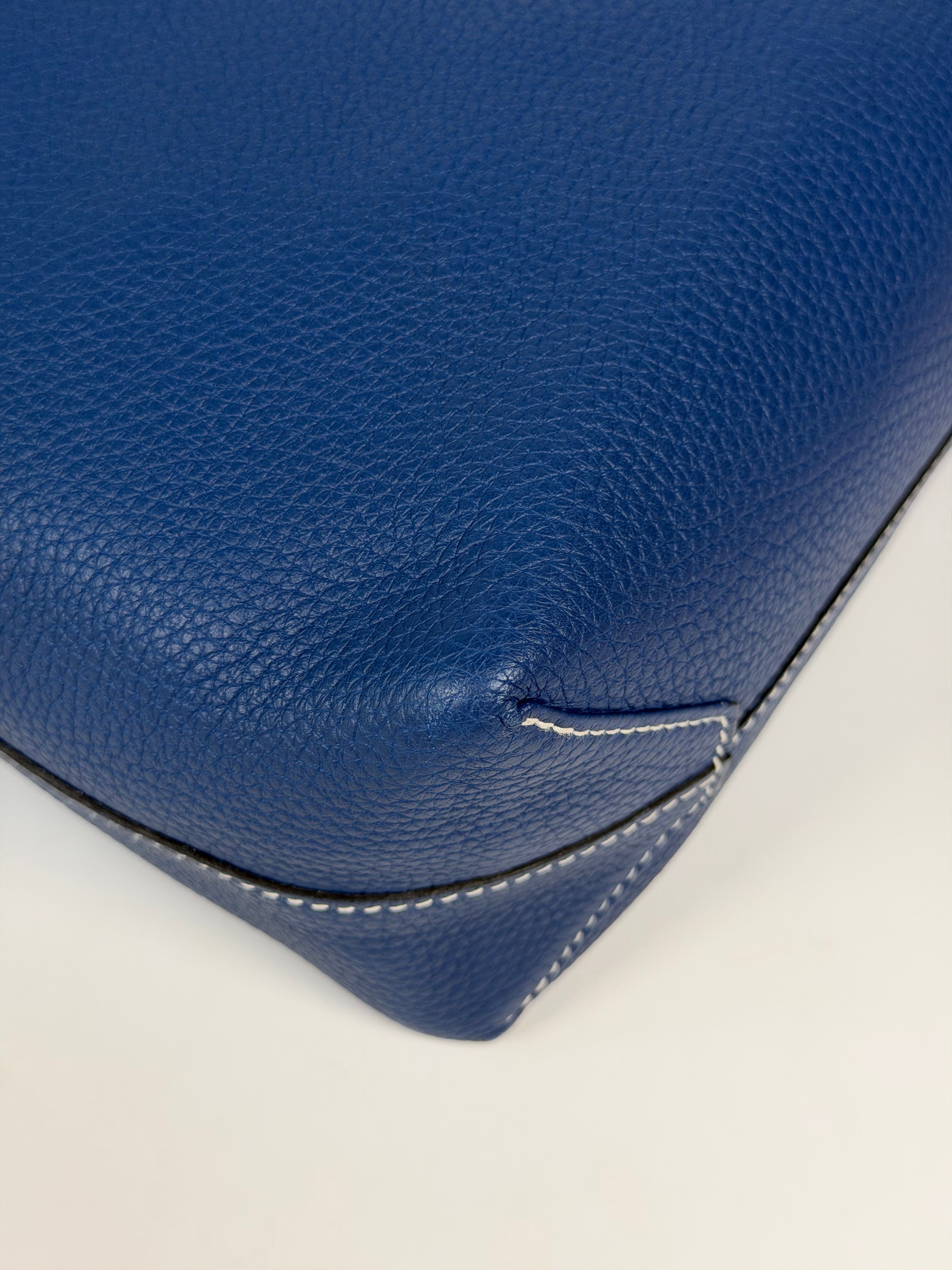 Hermès Double Sens In Bleu Leather
Authentic Pre Loved Verified by Luxe Cheshire Trusted Designer resale