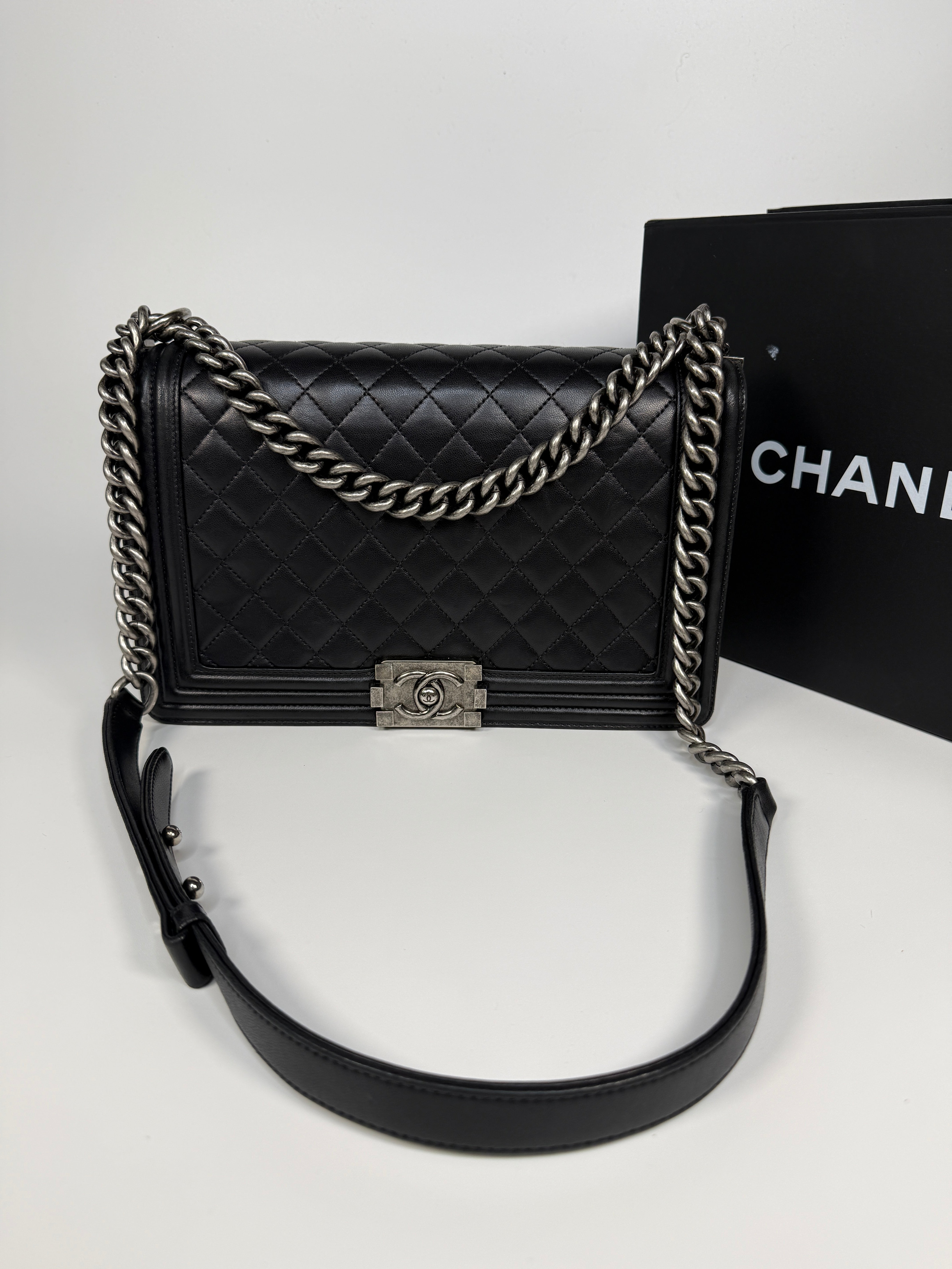 Chanel Black Lambskin Leather Large Boy Bag With Ruthenium In Excellent Condition. 100% Authenticity Guarantee