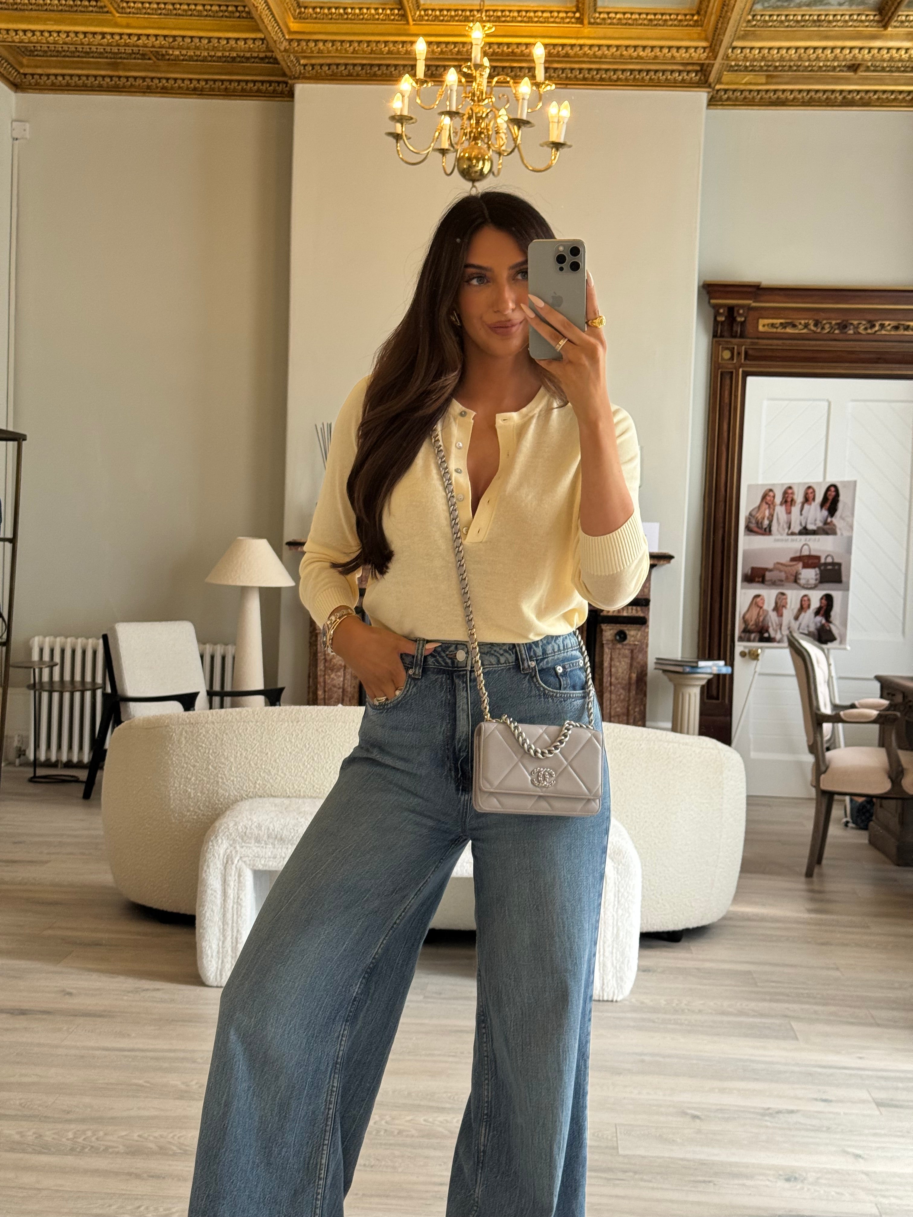 Chanel 19 Wallet On Chain
Pre Loved & Authentic