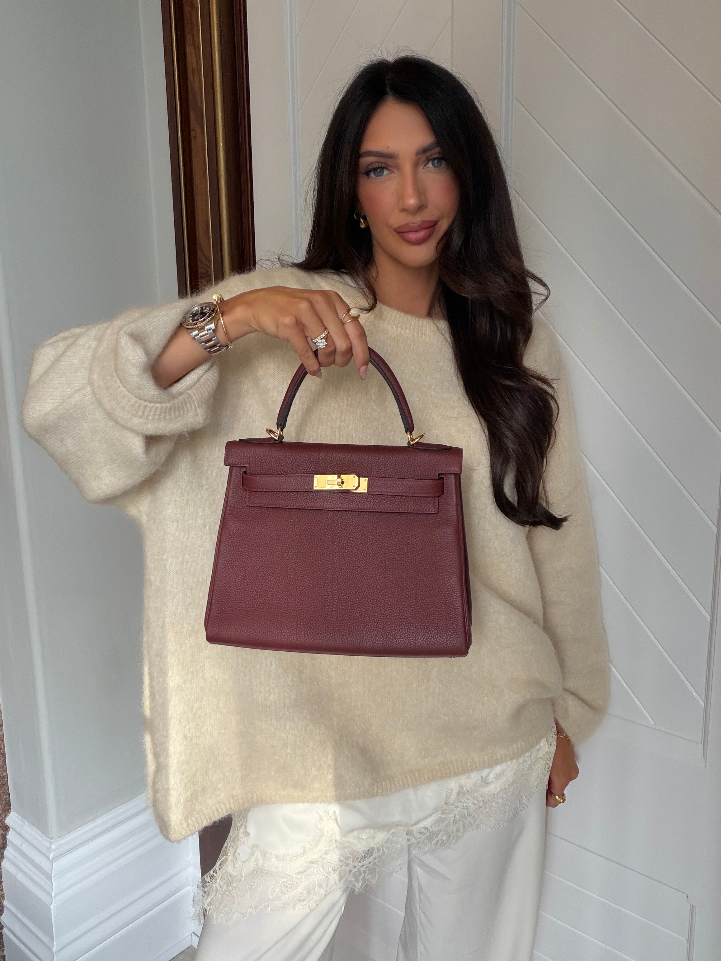 Hermès Kelly 28 In Rouge H Togo Leather With Gold Hardware New and Unused Condition. Authentic and preloved