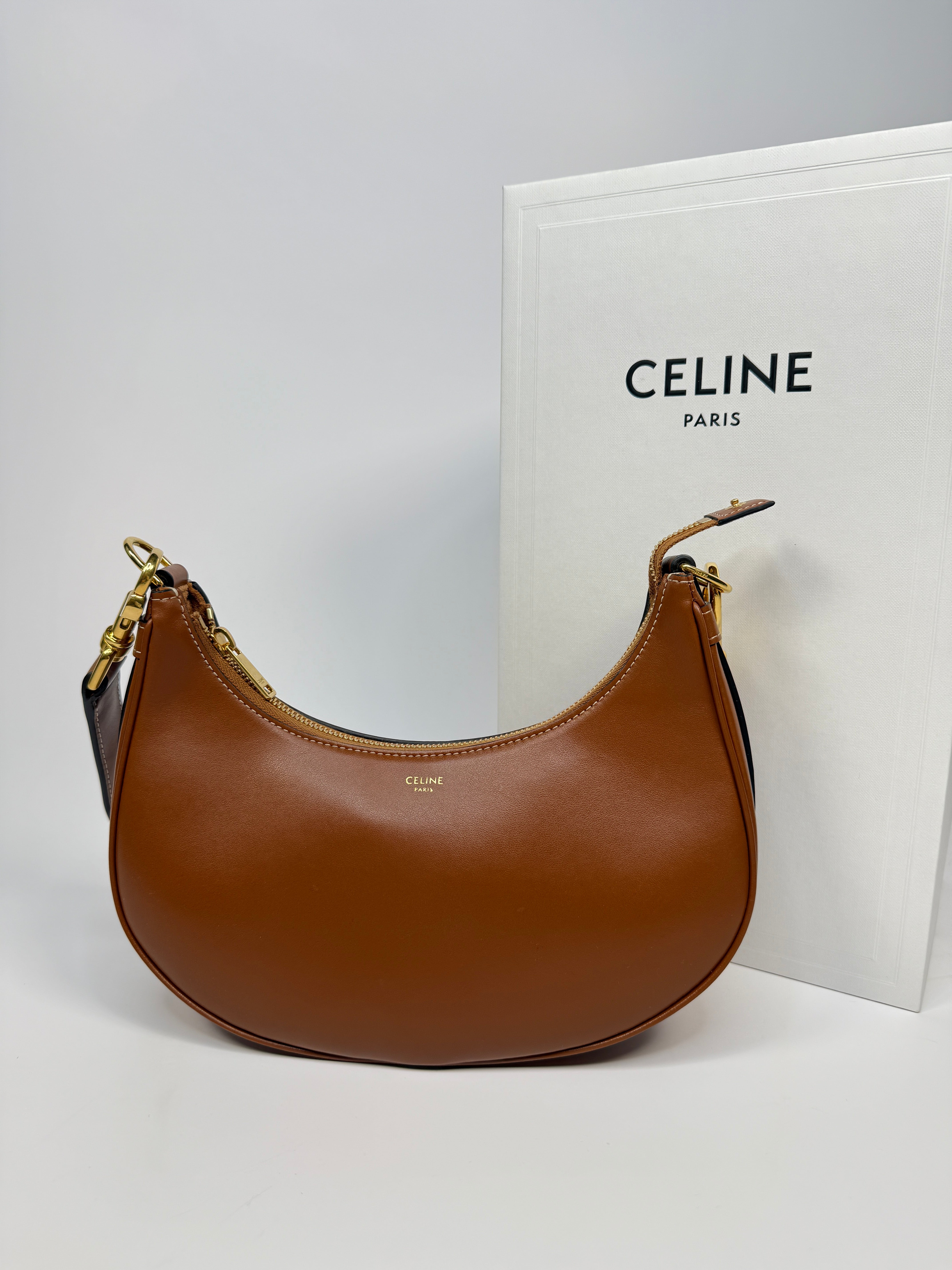 Celine Medium Ava Bag
Pre Loved & Authentic