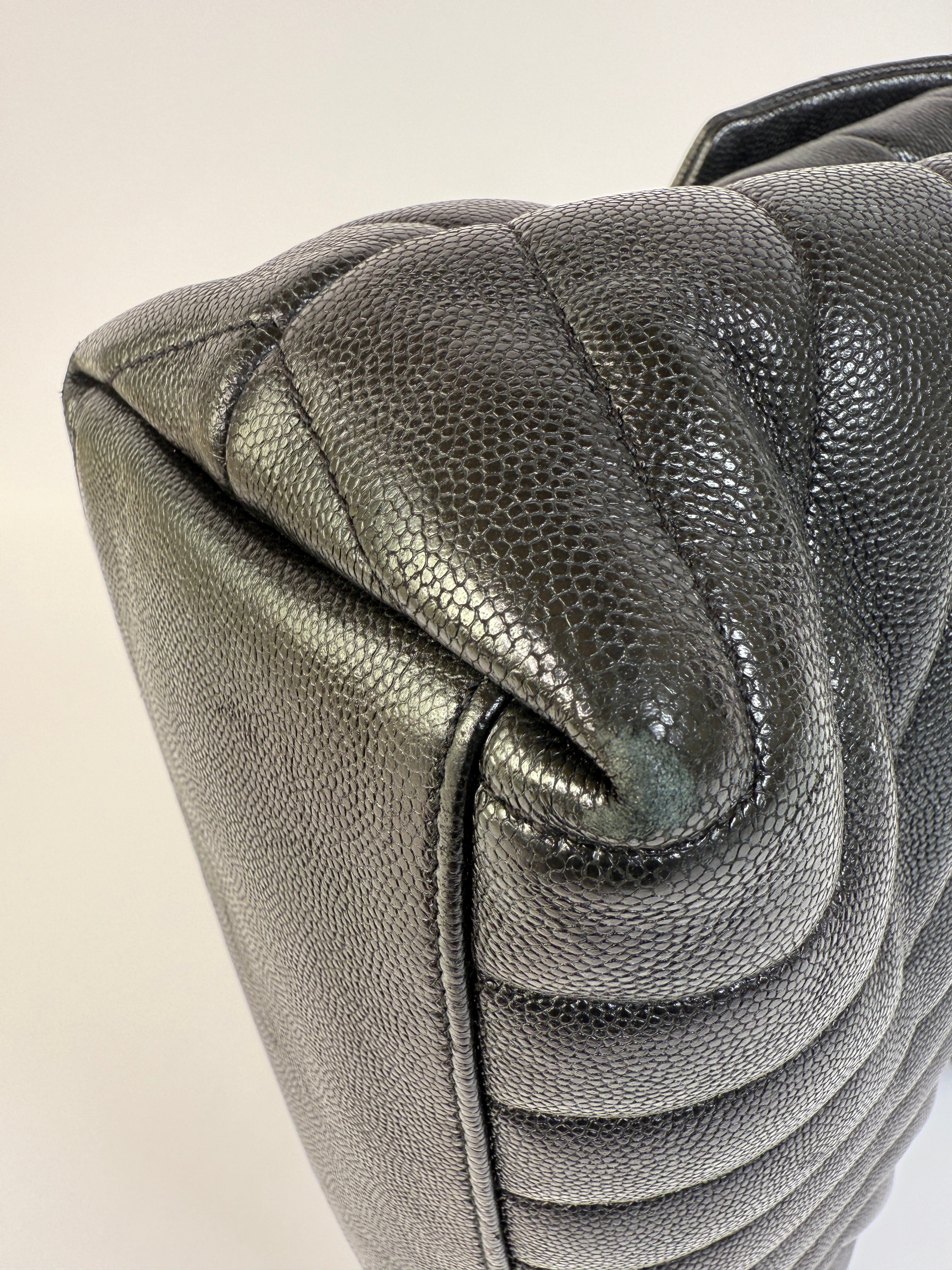 Saint Laurent Medium Grain De Poudre Loulou Shoulder Bag