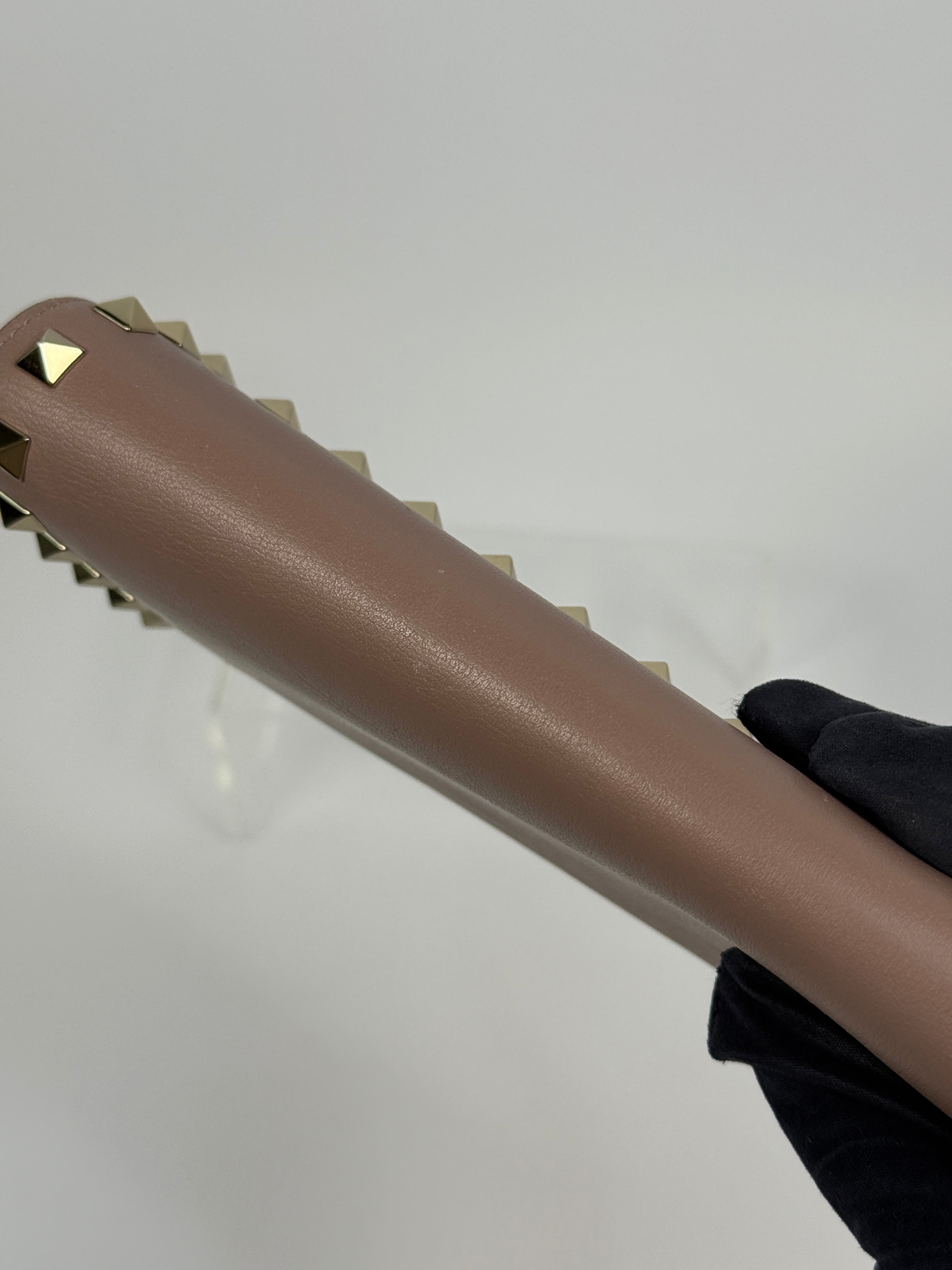 Valentino Garavani Poudre Rockstud Long Wallet