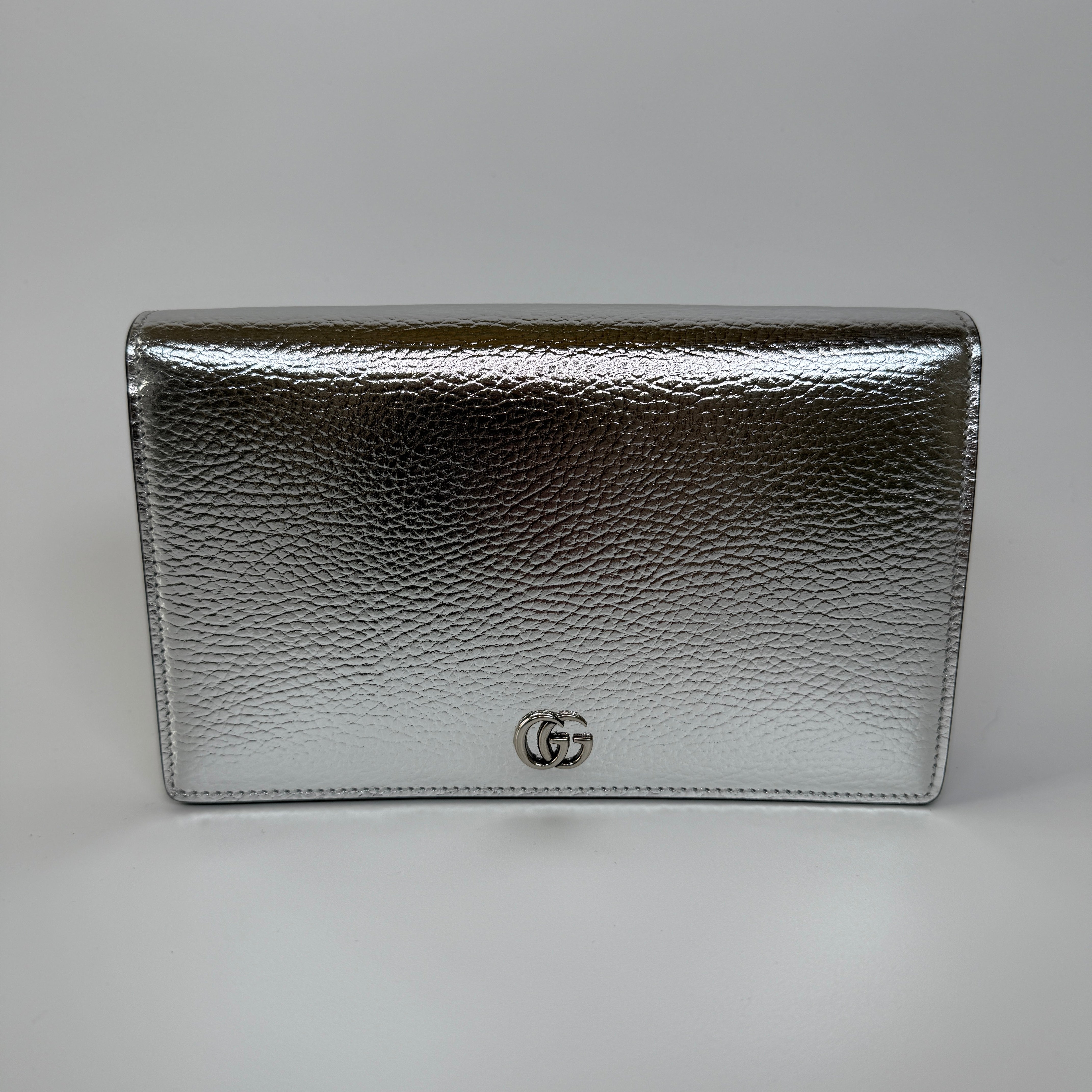Authentic and preloved Gucci GG Marmont Leather Wallet On Chain In Metallic Silver Leather. Excellent Condition. 100% Authenticity guarantee.