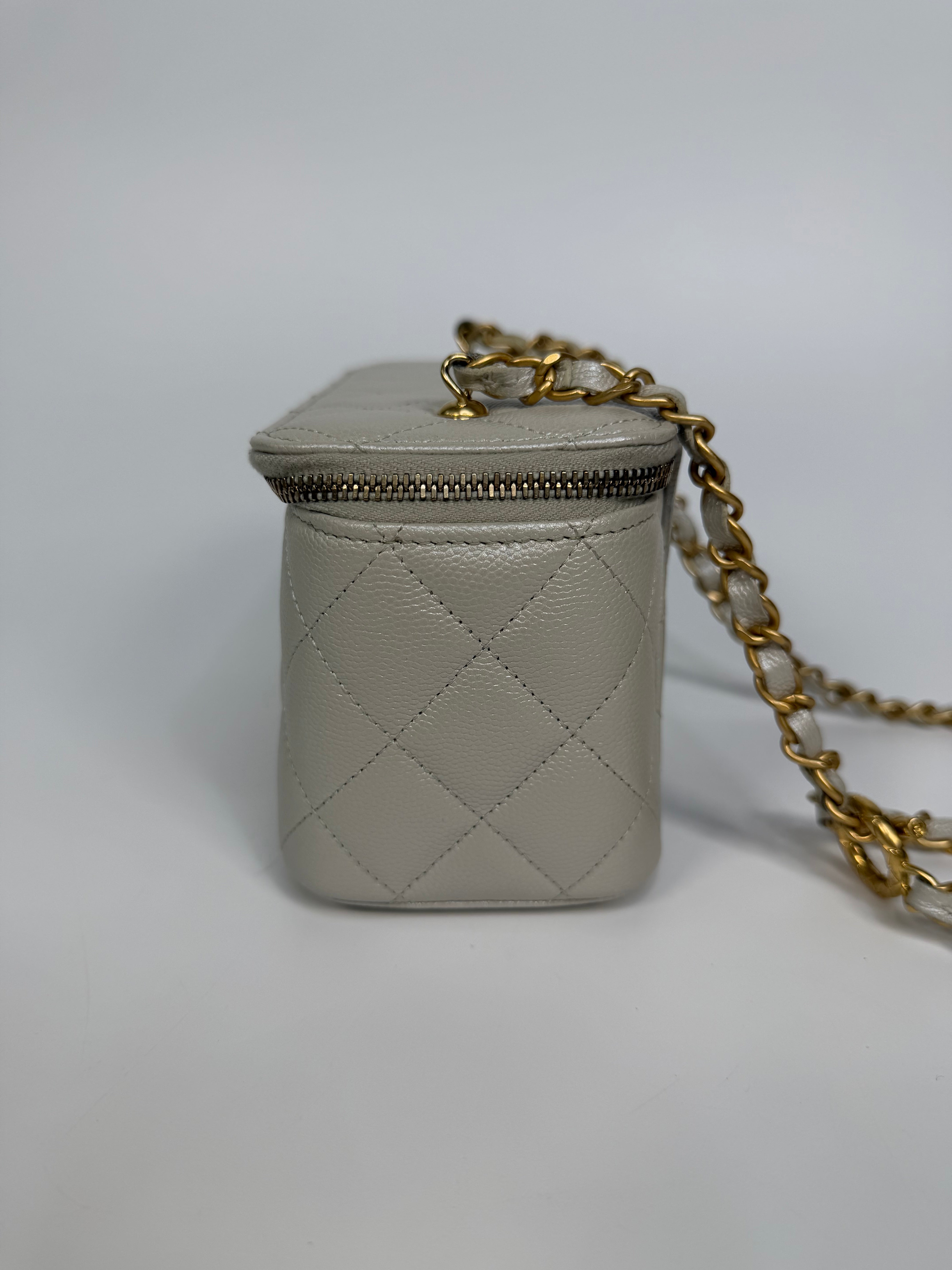 Chanel Vanity In Light Pearl Grey Caviar Leather With Gold Hardware. Authentic and preloved in excellent condition.