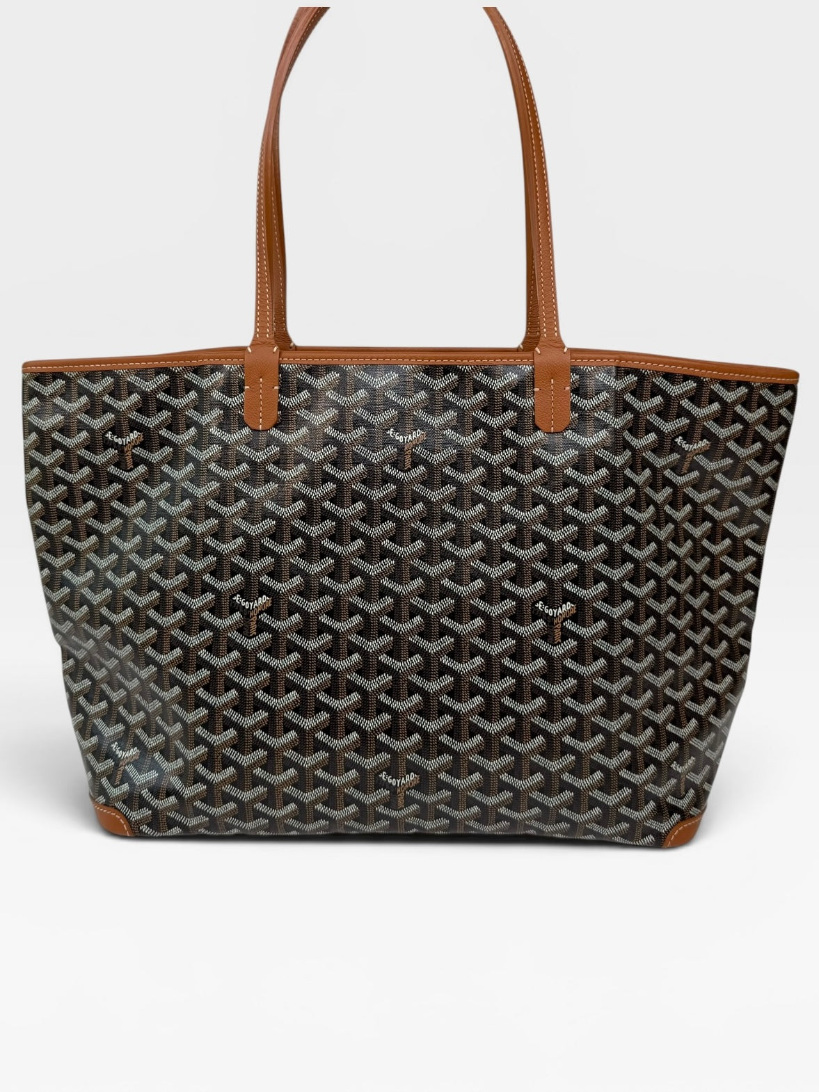 Goyard Artois MM Bag In Black Monogram. Authentic and preloved in excellent condition. 100% guarantee