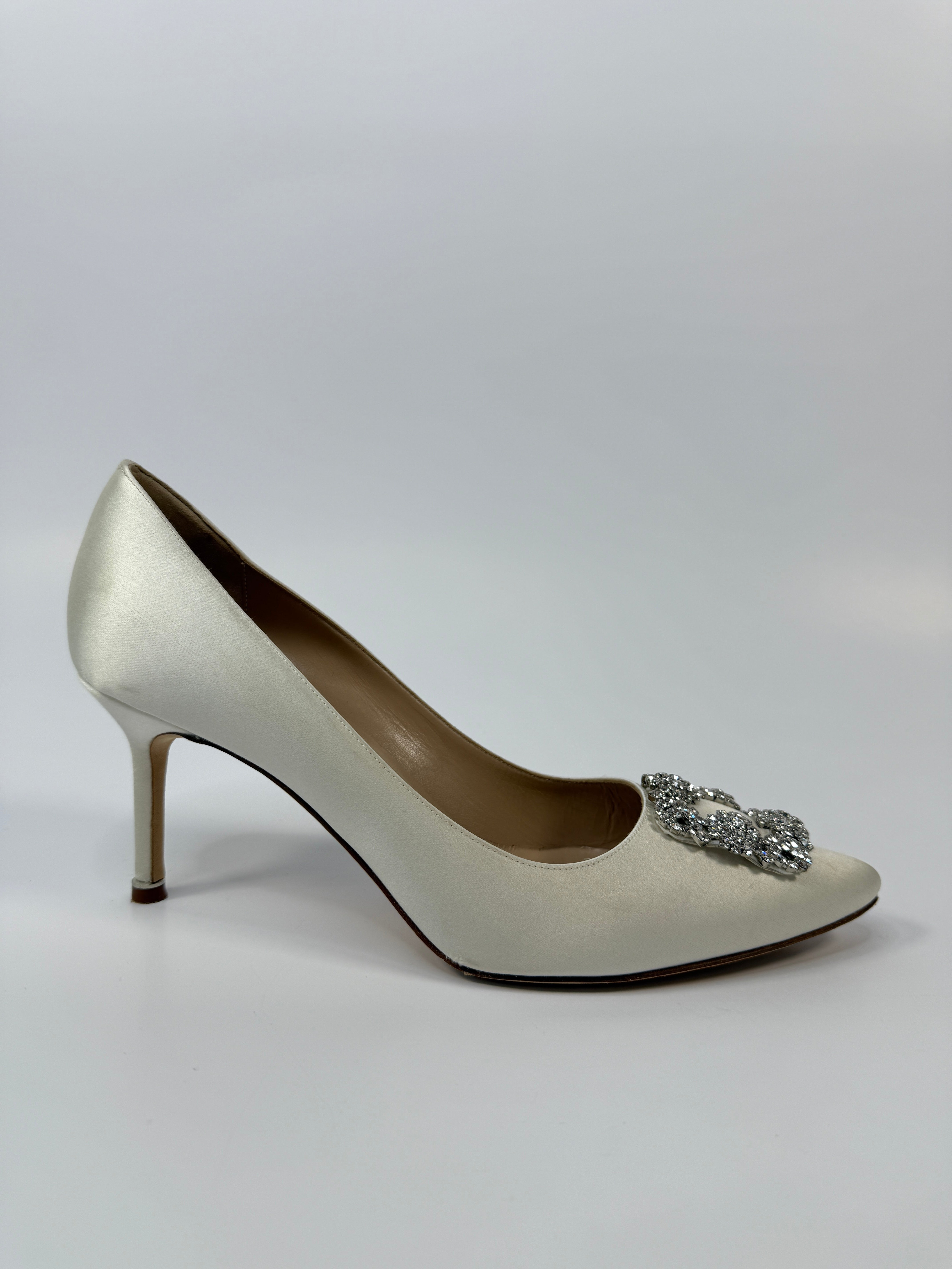 Manolo Blahnik Hangisi 90 Ivory Satin Pumps (Size 42/UK9)