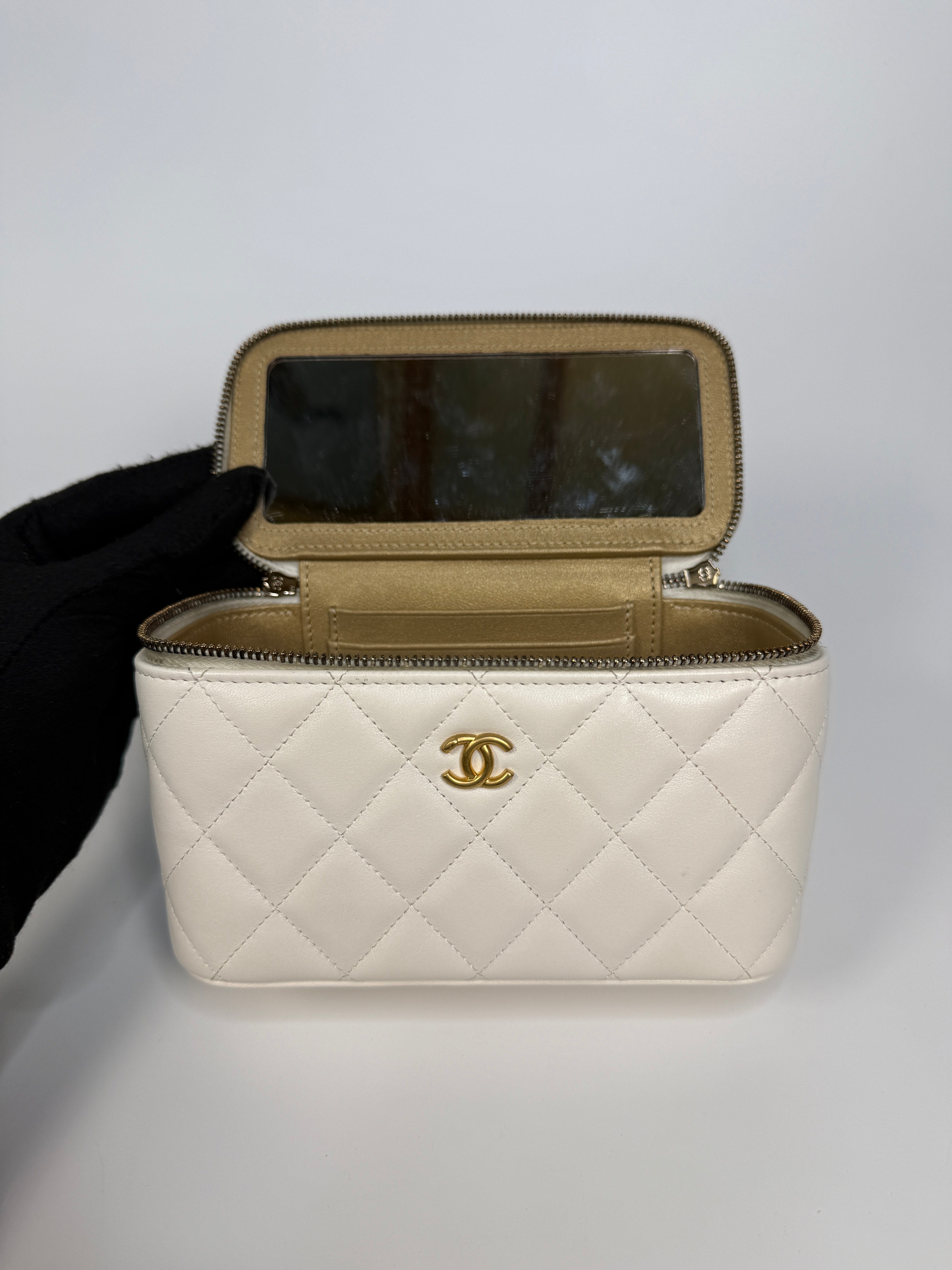 Authentic and preloved Chanel Quilted Pearl Crush Mini Vanity In White Lambskin Leather With Aged Gold Hardware