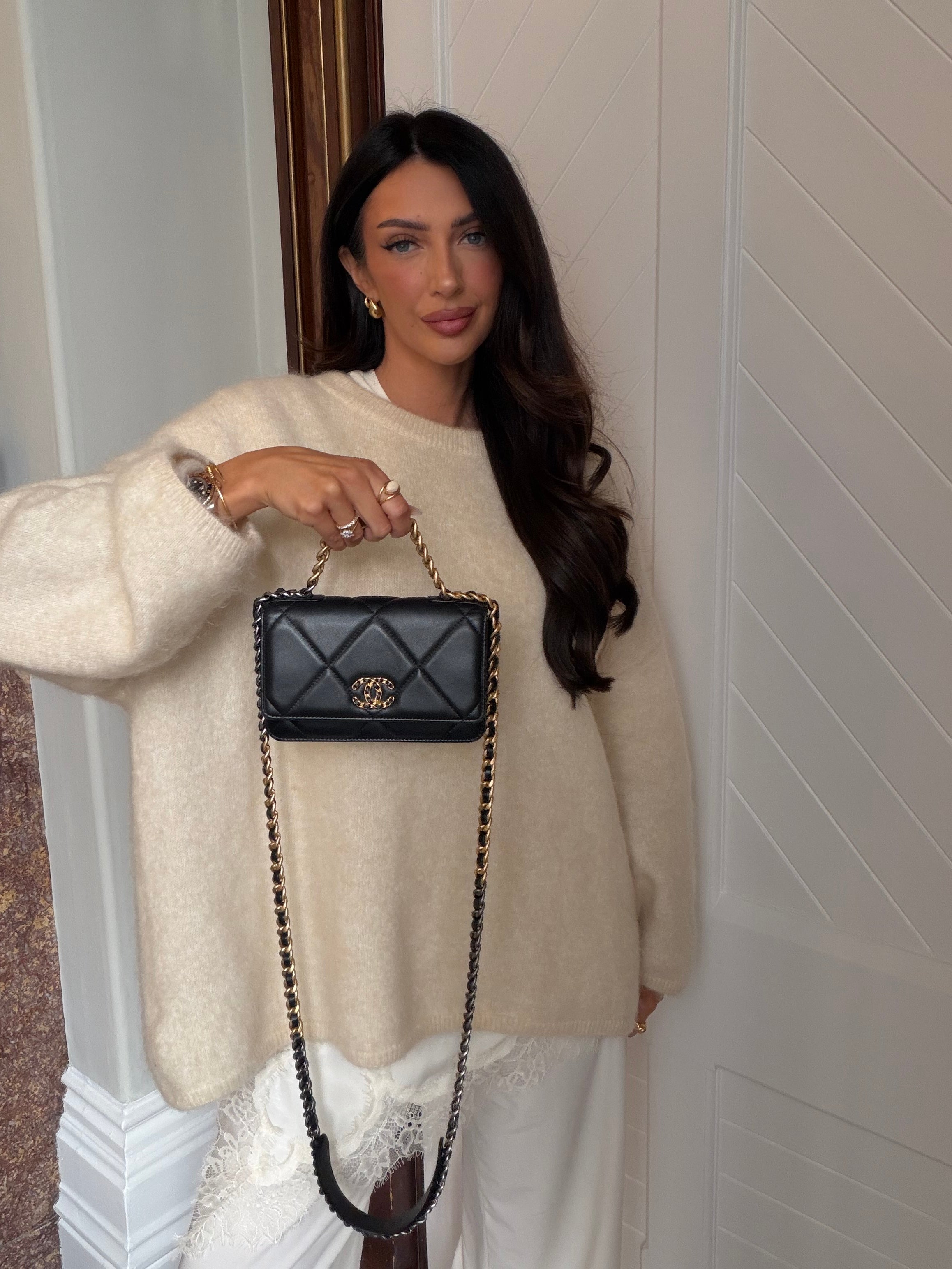 Chanel 19 Wallet On Chain In Black Lambskin With Mixed Metal Hardware. Excellent condition. Authentic and preloved.