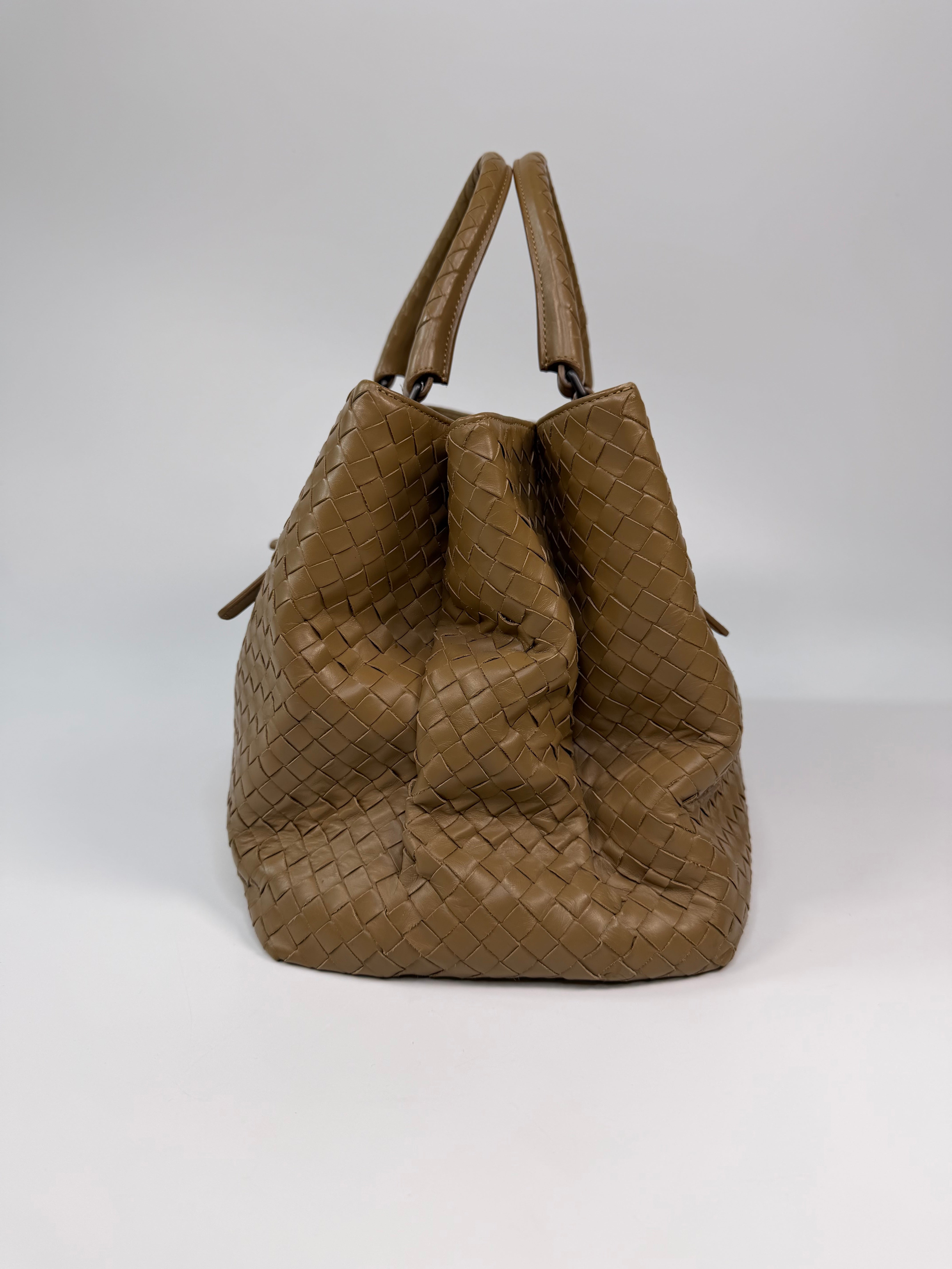 Bottega Veneta Medium Roma Tote Beige Leather Gunmetal Hardware. Authentic and preloved in very good condition.