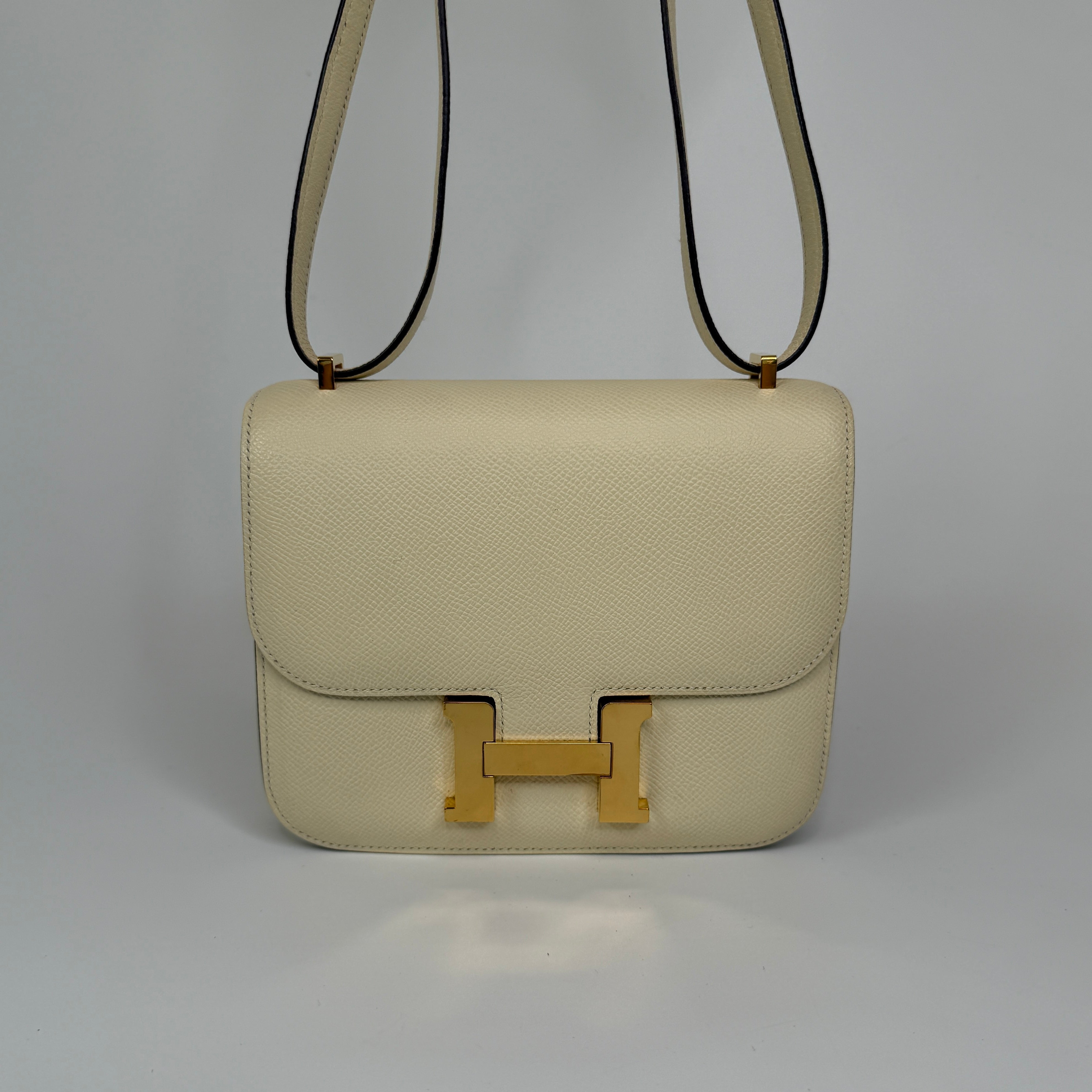 Hermès Constance 18 In Nata Epsom Leather With Gold Hardware. Authentic and preloved in excellent condition. 100% Authenticity guarantee
