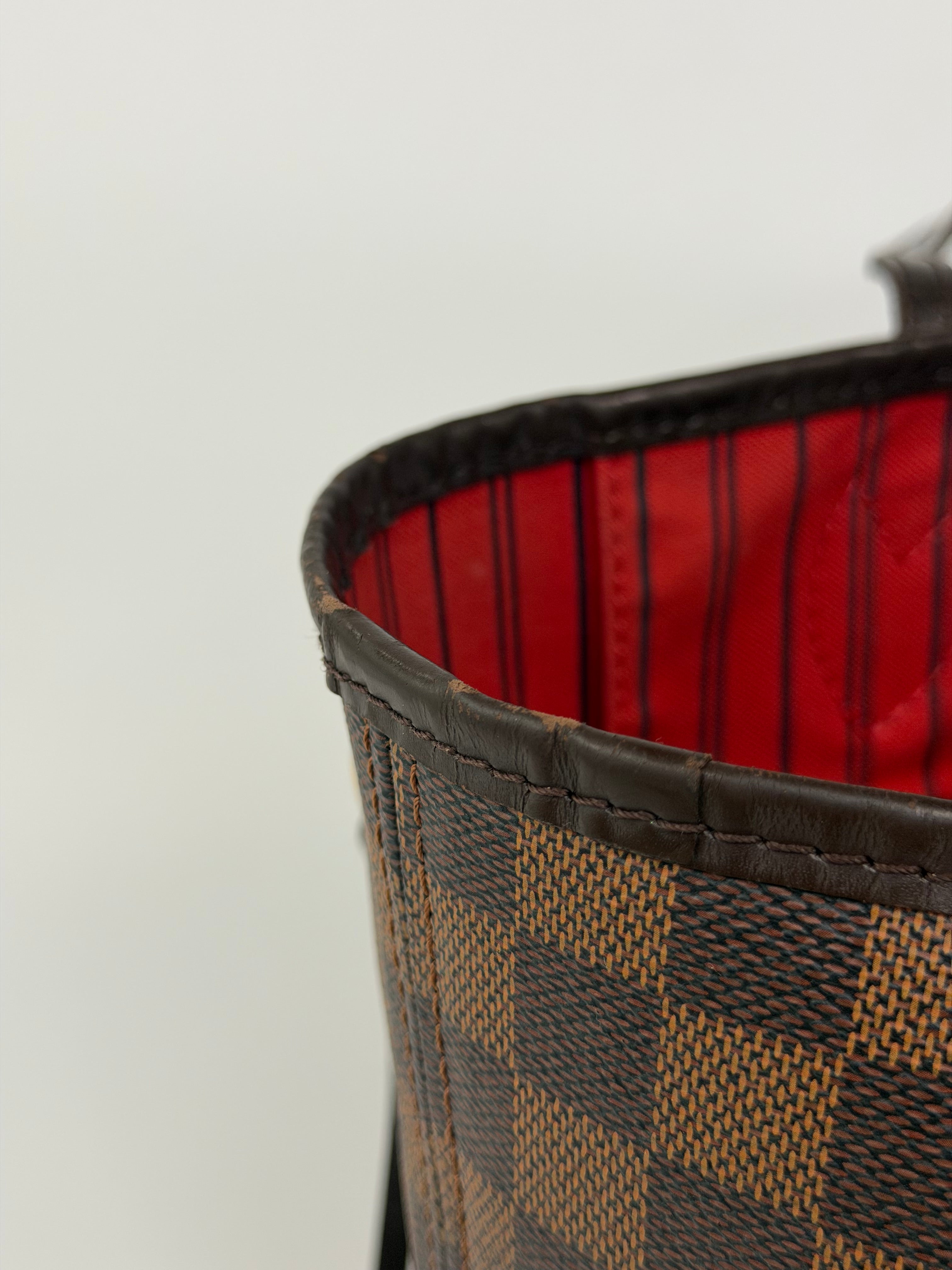 Louis Vuitton Neverfull MM In Damier Ebene Canvas Gold Hardware. Authentic and preloved in very good condition. Verified by Luxe Cheshire. 100% guarantee